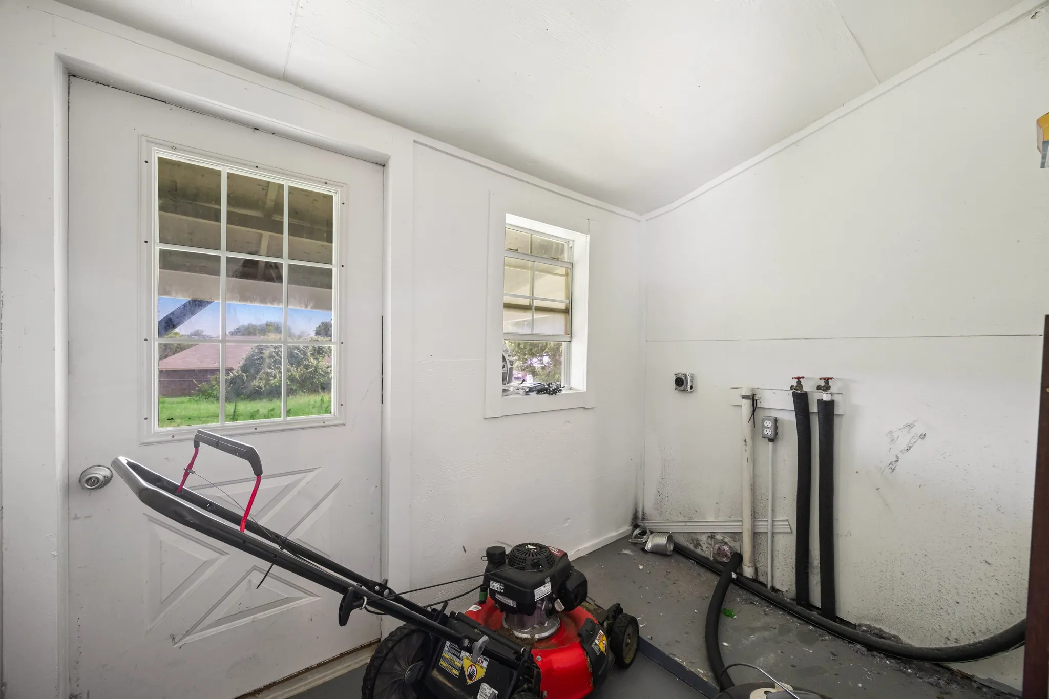 Single Family Residence For Sale in Parker County , 321 W 7th Street, Weatherford, Texas 76086, 3 Bedroom, 1 Bathroom, Garage spaces, 1,005 Sqft, built in 1958, mls#21315489, Real Estate Agent in Weatherford, Homes For Sale in Parker county, Homes For Sale in Weatherford, Realtor in Weatherford Texas, Real Estate Brokerage Independent Realty Texas, Luminita Cordes Realtor
