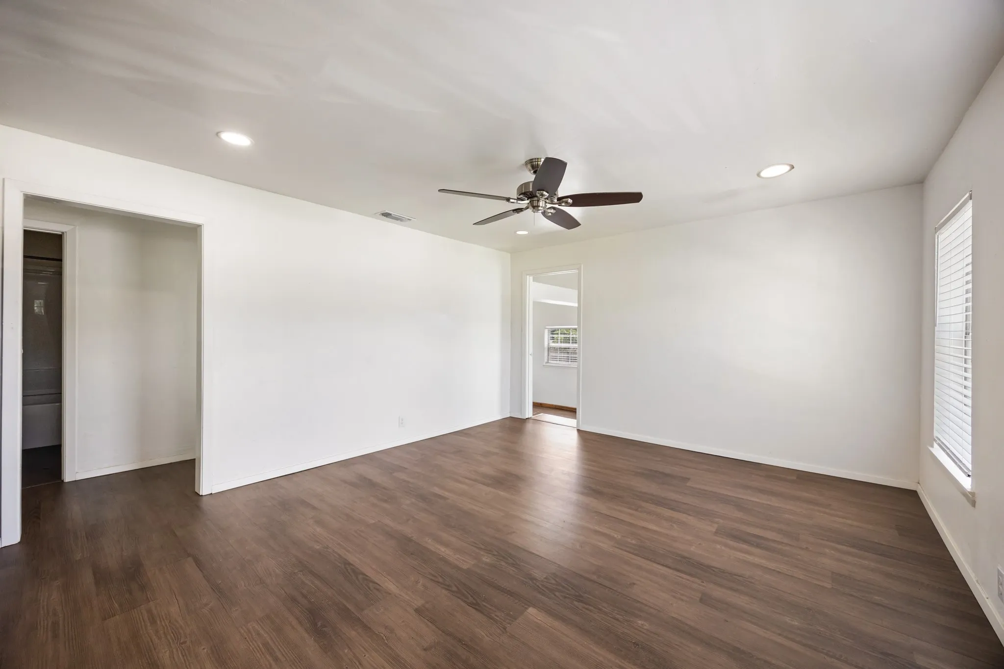Single Family Residence For Sale in Parker County , 321 W 7th Street, Weatherford, Texas 76086, 3 Bedroom, 1 Bathroom, Garage spaces, 1,005 Sqft, built in 1958, mls#21315489, Real Estate Agent in Weatherford, Homes For Sale in Parker county, Homes For Sale in Weatherford, Realtor in Weatherford Texas, Real Estate Brokerage Independent Realty Texas, Luminita Cordes Realtor