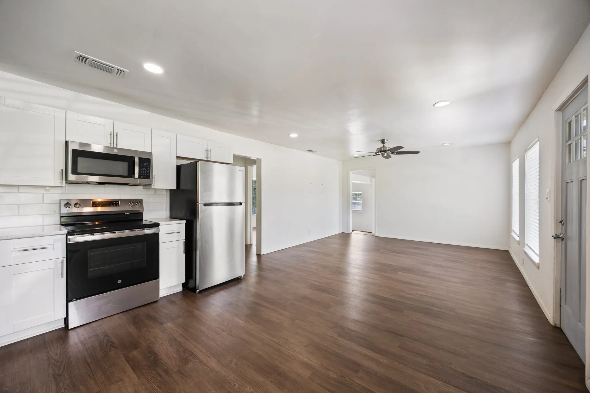 Single Family Residence For Sale in Parker County , 321 W 7th Street, Weatherford, Texas 76086, 3 Bedroom, 1 Bathroom, Garage spaces, 1,005 Sqft, built in 1958, mls#21315489, Real Estate Agent in Weatherford, Homes For Sale in Parker county, Homes For Sale in Weatherford, Realtor in Weatherford Texas, Real Estate Brokerage Independent Realty Texas, Luminita Cordes Realtor