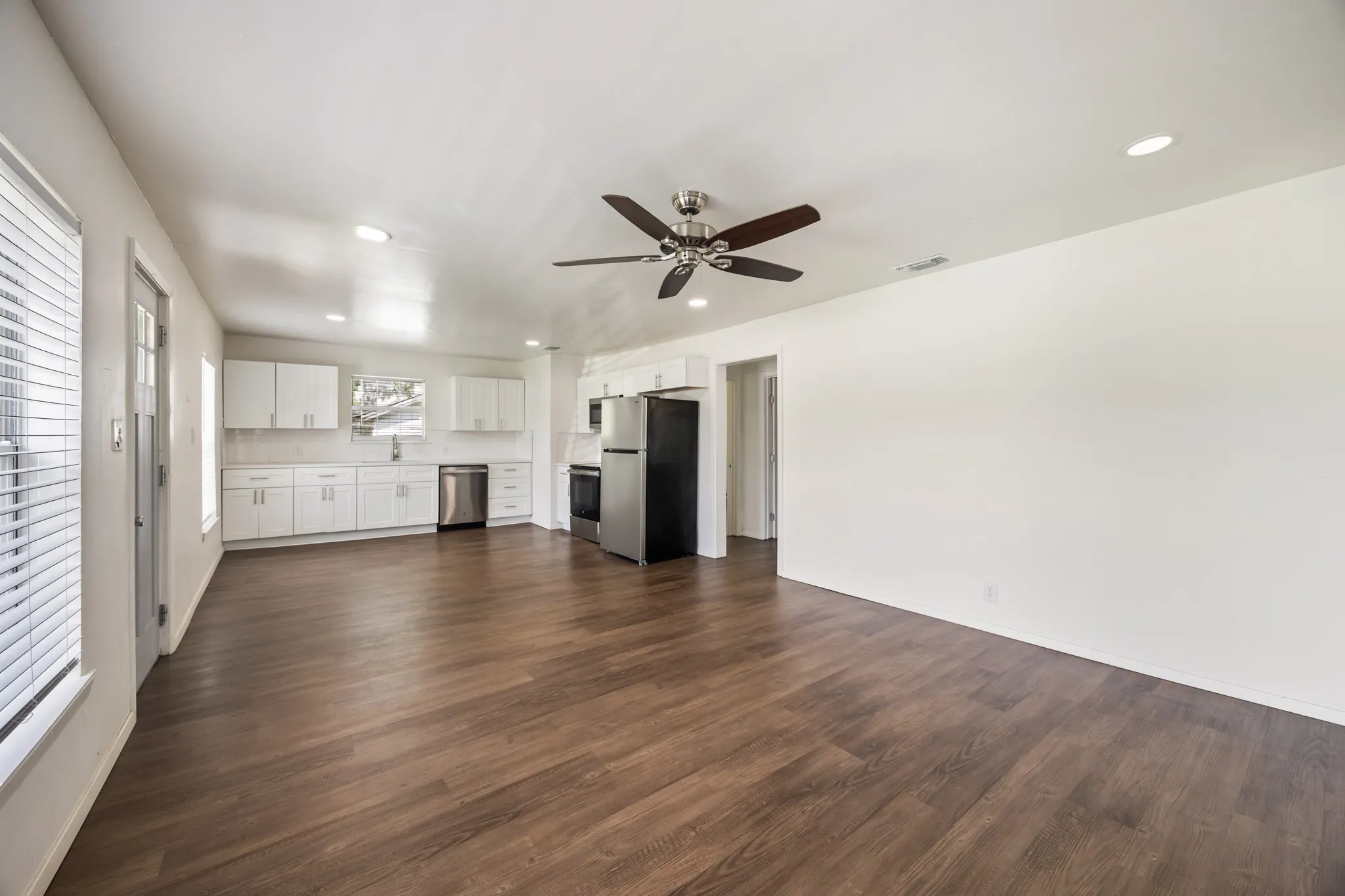 Single Family Residence For Sale in Parker County , 321 W 7th Street, Weatherford, Texas 76086, 3 Bedroom, 1 Bathroom, Garage spaces, 1,005 Sqft, built in 1958, mls#21315489, Real Estate Agent in Weatherford, Homes For Sale in Parker county, Homes For Sale in Weatherford, Realtor in Weatherford Texas, Real Estate Brokerage Independent Realty Texas, Luminita Cordes Realtor