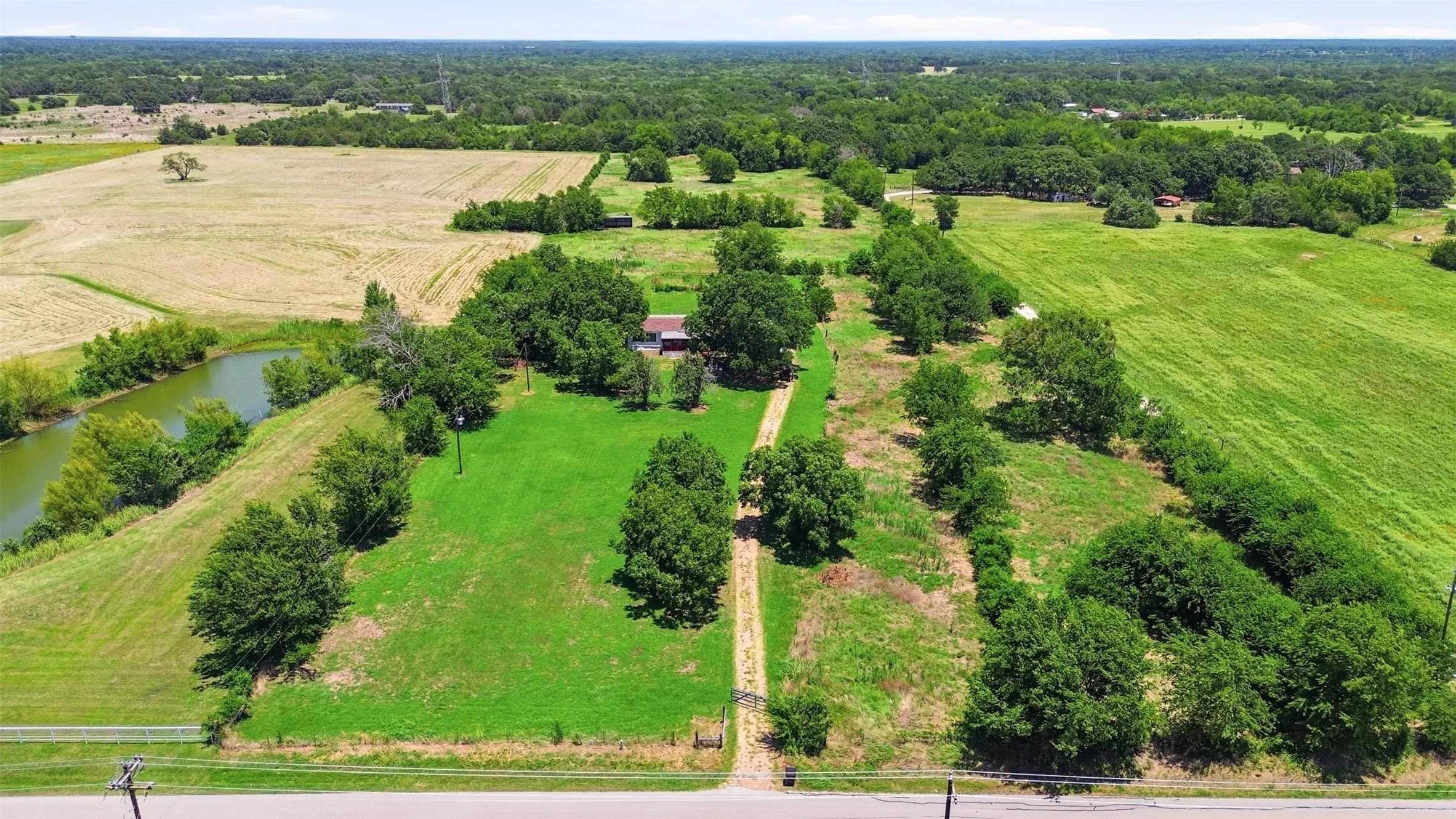 Mobile Home For Sale in Kaufman County , 9037 County Road 346, Terrell, Texas 75161, 3 Bedroom, 2 Bathroom, Garage spaces, 1,680 Sqft, built in 1986, mls#21315503, Real Estate Agent in Terrell, Homes For Sale in Kaufman county, Homes For Sale in Terrell, Realtor in Terrell Texas, Real Estate Brokerage Independent Realty Texas, Luminita Cordes Realtor