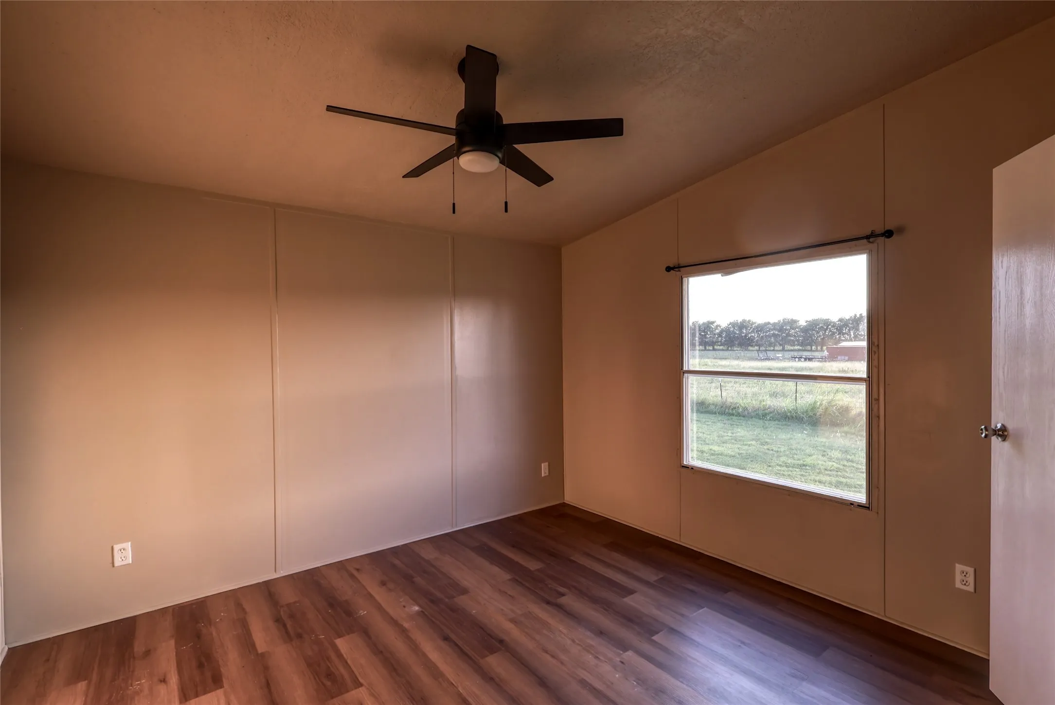 Mobile Home For Sale in Grayson County , 8344 Fm 697, Whitewright, Texas 75491, 3 Bedroom, 2 Bathroom, Garage spaces, 1,568 Sqft, built in 2005, mls#21308525, Real Estate Agent in Whitewright, Homes For Sale in Grayson county, Homes For Sale in Whitewright, Realtor in Whitewright Texas, Real Estate Brokerage Independent Realty Texas, Luminita Cordes Realtor