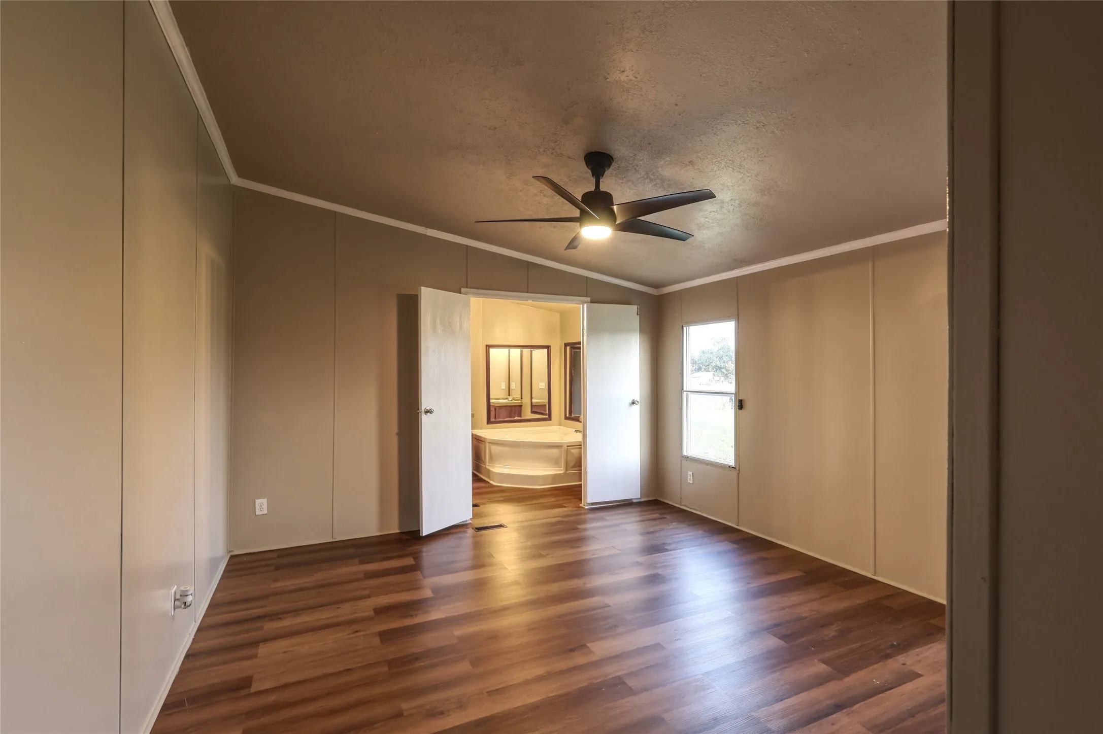 Mobile Home For Sale in Grayson County , 8344 Fm 697, Whitewright, Texas 75491, 3 Bedroom, 2 Bathroom, Garage spaces, 1,568 Sqft, built in 2005, mls#21308525, Real Estate Agent in Whitewright, Homes For Sale in Grayson county, Homes For Sale in Whitewright, Realtor in Whitewright Texas, Real Estate Brokerage Independent Realty Texas, Luminita Cordes Realtor