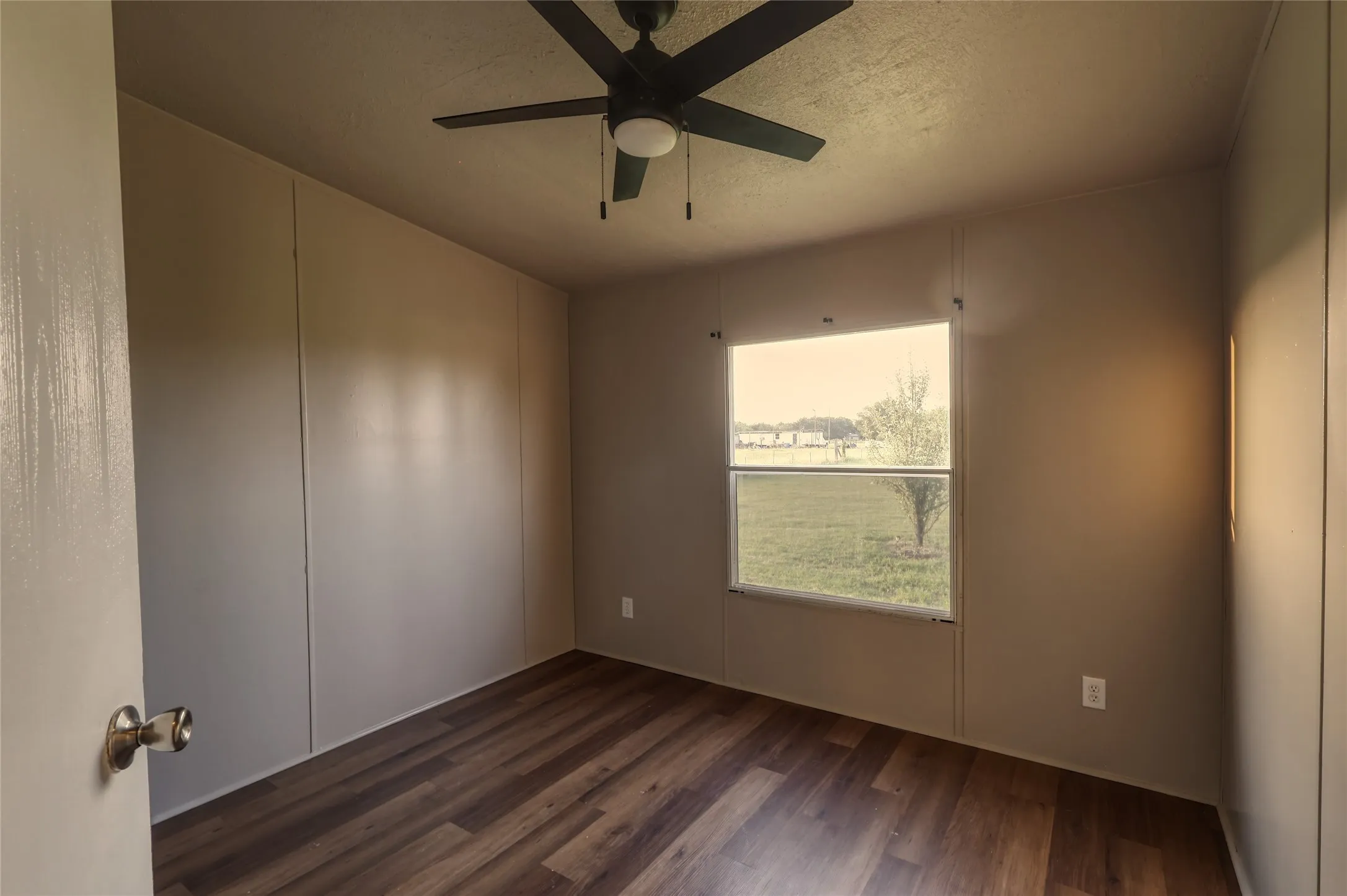 Mobile Home For Sale in Grayson County , 8344 Fm 697, Whitewright, Texas 75491, 3 Bedroom, 2 Bathroom, Garage spaces, 1,568 Sqft, built in 2005, mls#21308525, Real Estate Agent in Whitewright, Homes For Sale in Grayson county, Homes For Sale in Whitewright, Realtor in Whitewright Texas, Real Estate Brokerage Independent Realty Texas, Luminita Cordes Realtor