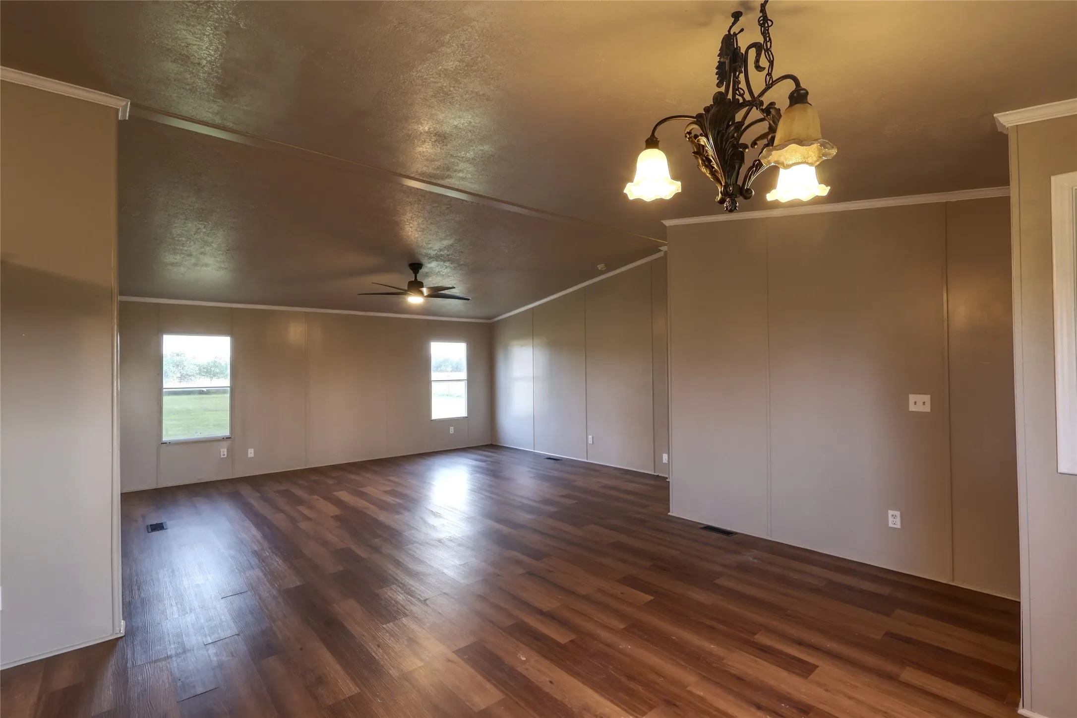 Mobile Home For Sale in Grayson County , 8344 Fm 697, Whitewright, Texas 75491, 3 Bedroom, 2 Bathroom, Garage spaces, 1,568 Sqft, built in 2005, mls#21308525, Real Estate Agent in Whitewright, Homes For Sale in Grayson county, Homes For Sale in Whitewright, Realtor in Whitewright Texas, Real Estate Brokerage Independent Realty Texas, Luminita Cordes Realtor