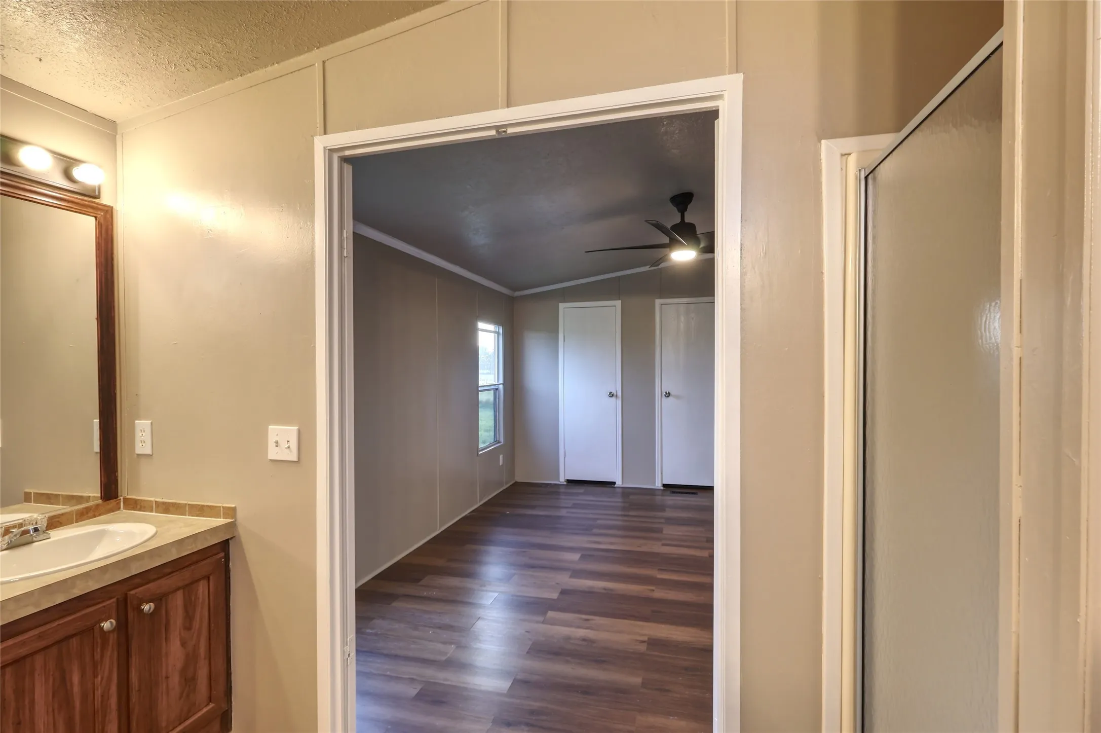 Mobile Home For Sale in Grayson County , 8344 Fm 697, Whitewright, Texas 75491, 3 Bedroom, 2 Bathroom, Garage spaces, 1,568 Sqft, built in 2005, mls#21308525, Real Estate Agent in Whitewright, Homes For Sale in Grayson county, Homes For Sale in Whitewright, Realtor in Whitewright Texas, Real Estate Brokerage Independent Realty Texas, Luminita Cordes Realtor