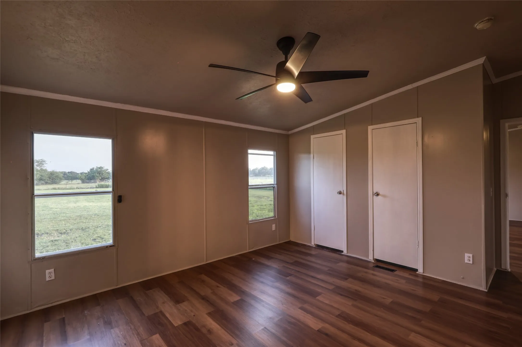 Mobile Home For Sale in Grayson County , 8344 Fm 697, Whitewright, Texas 75491, 3 Bedroom, 2 Bathroom, Garage spaces, 1,568 Sqft, built in 2005, mls#21308525, Real Estate Agent in Whitewright, Homes For Sale in Grayson county, Homes For Sale in Whitewright, Realtor in Whitewright Texas, Real Estate Brokerage Independent Realty Texas, Luminita Cordes Realtor