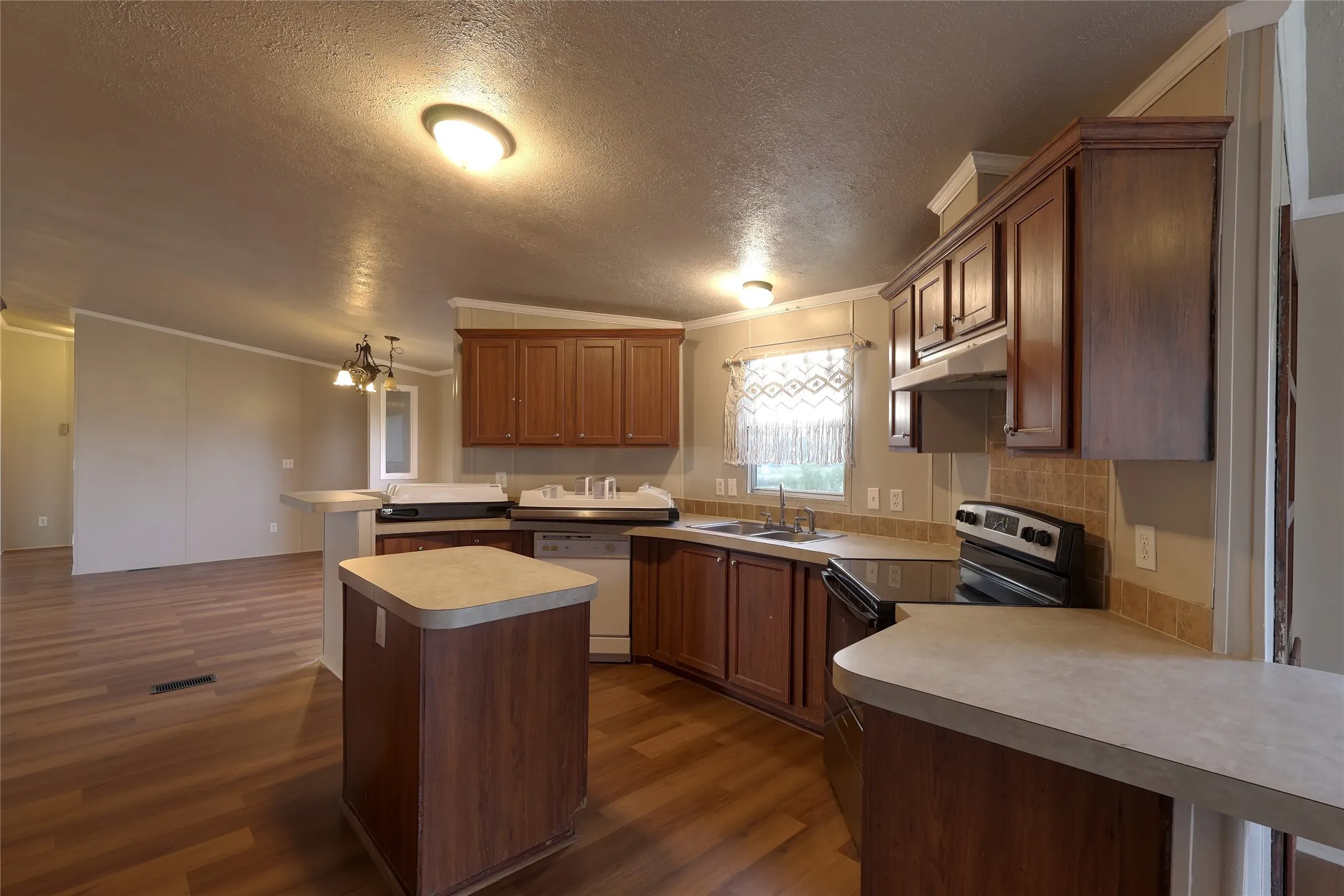 Mobile Home For Sale in Grayson County , 8344 Fm 697, Whitewright, Texas 75491, 3 Bedroom, 2 Bathroom, Garage spaces, 1,568 Sqft, built in 2005, mls#21308525, Real Estate Agent in Whitewright, Homes For Sale in Grayson county, Homes For Sale in Whitewright, Realtor in Whitewright Texas, Real Estate Brokerage Independent Realty Texas, Luminita Cordes Realtor