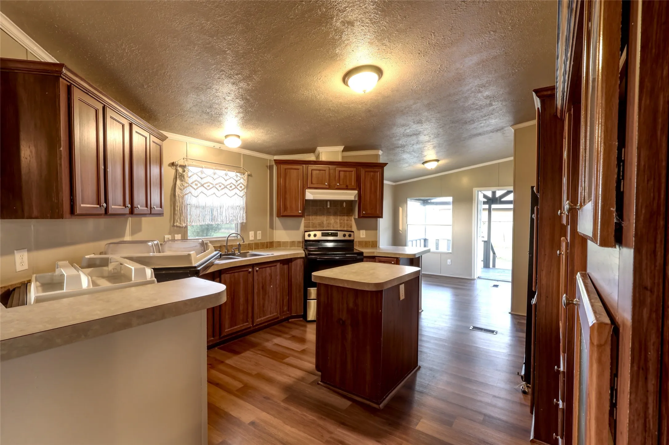 Mobile Home For Sale in Grayson County , 8344 Fm 697, Whitewright, Texas 75491, 3 Bedroom, 2 Bathroom, Garage spaces, 1,568 Sqft, built in 2005, mls#21308525, Real Estate Agent in Whitewright, Homes For Sale in Grayson county, Homes For Sale in Whitewright, Realtor in Whitewright Texas, Real Estate Brokerage Independent Realty Texas, Luminita Cordes Realtor
