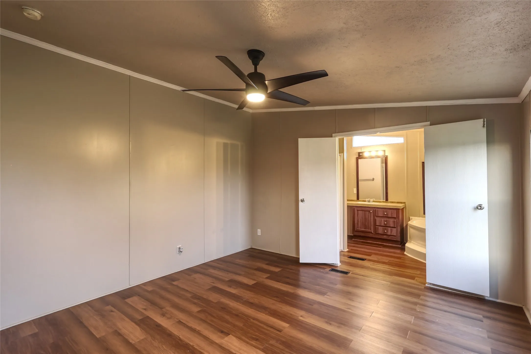 Mobile Home For Sale in Grayson County , 8344 Fm 697, Whitewright, Texas 75491, 3 Bedroom, 2 Bathroom, Garage spaces, 1,568 Sqft, built in 2005, mls#21308525, Real Estate Agent in Whitewright, Homes For Sale in Grayson county, Homes For Sale in Whitewright, Realtor in Whitewright Texas, Real Estate Brokerage Independent Realty Texas, Luminita Cordes Realtor