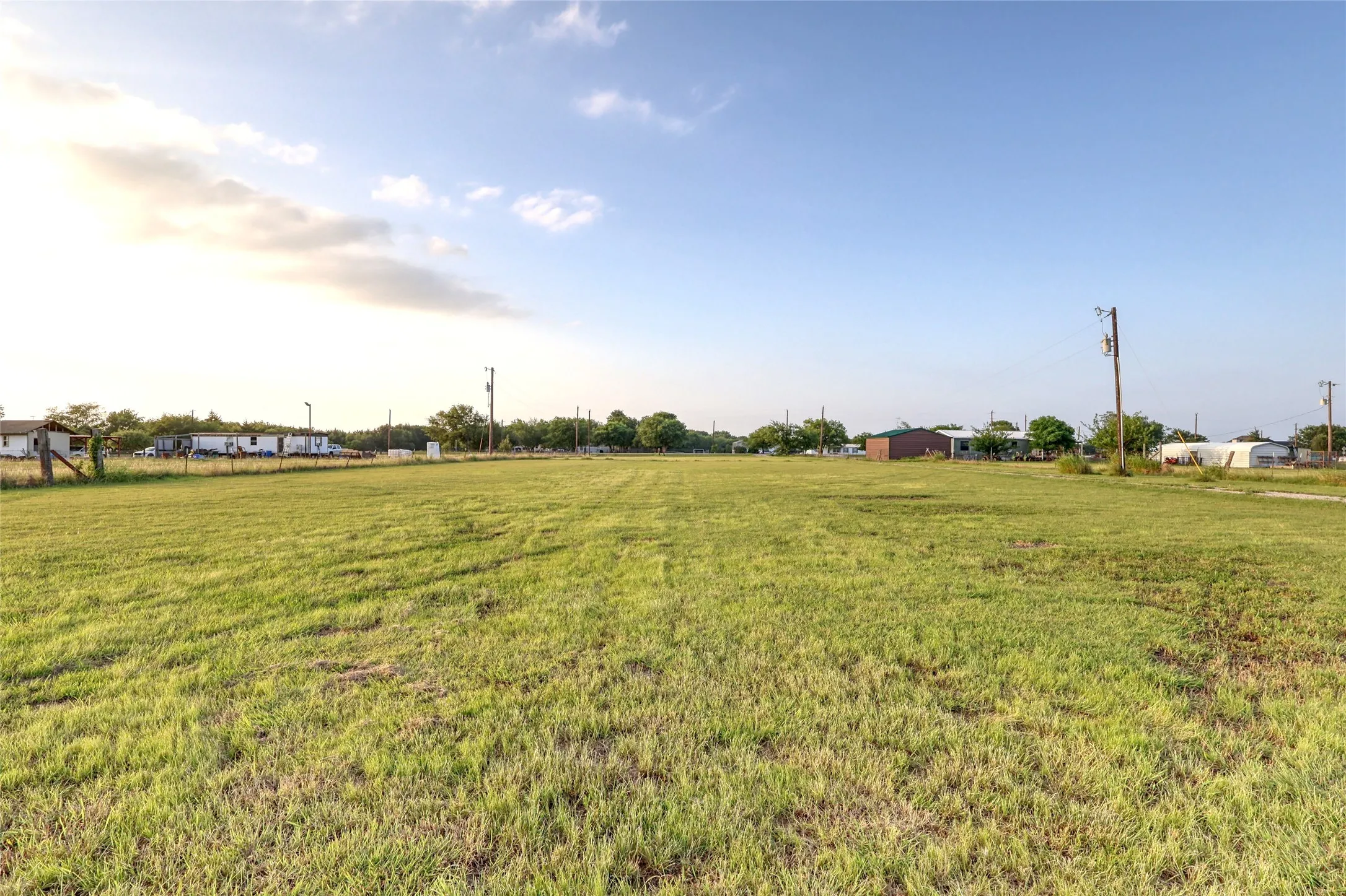 Mobile Home For Sale in Grayson County , 8344 Fm 697, Whitewright, Texas 75491, 3 Bedroom, 2 Bathroom, Garage spaces, 1,568 Sqft, built in 2005, mls#21308525, Real Estate Agent in Whitewright, Homes For Sale in Grayson county, Homes For Sale in Whitewright, Realtor in Whitewright Texas, Real Estate Brokerage Independent Realty Texas, Luminita Cordes Realtor