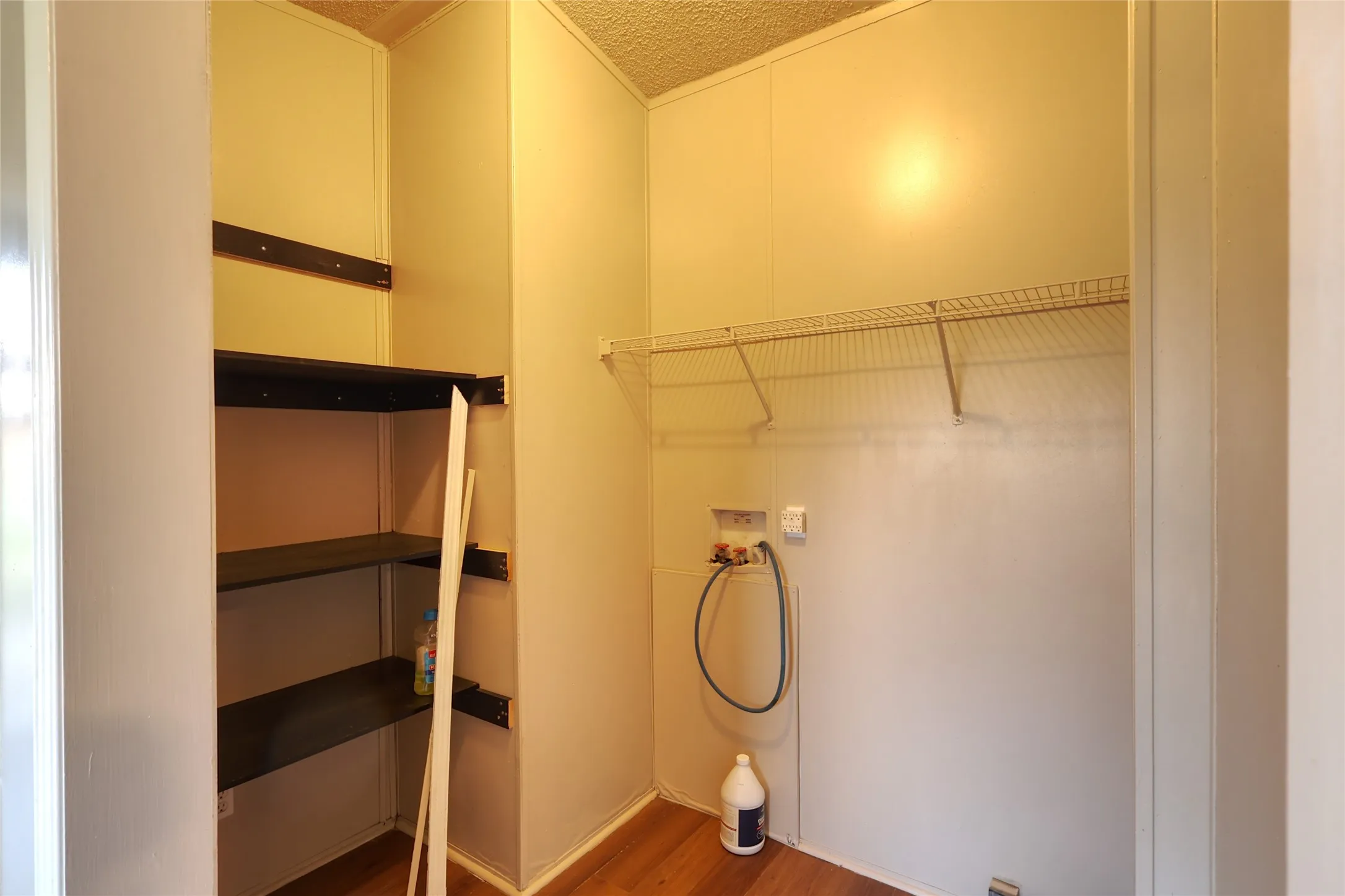 Mobile Home For Sale in Grayson County , 8344 Fm 697, Whitewright, Texas 75491, 3 Bedroom, 2 Bathroom, Garage spaces, 1,568 Sqft, built in 2005, mls#21308525, Real Estate Agent in Whitewright, Homes For Sale in Grayson county, Homes For Sale in Whitewright, Realtor in Whitewright Texas, Real Estate Brokerage Independent Realty Texas, Luminita Cordes Realtor