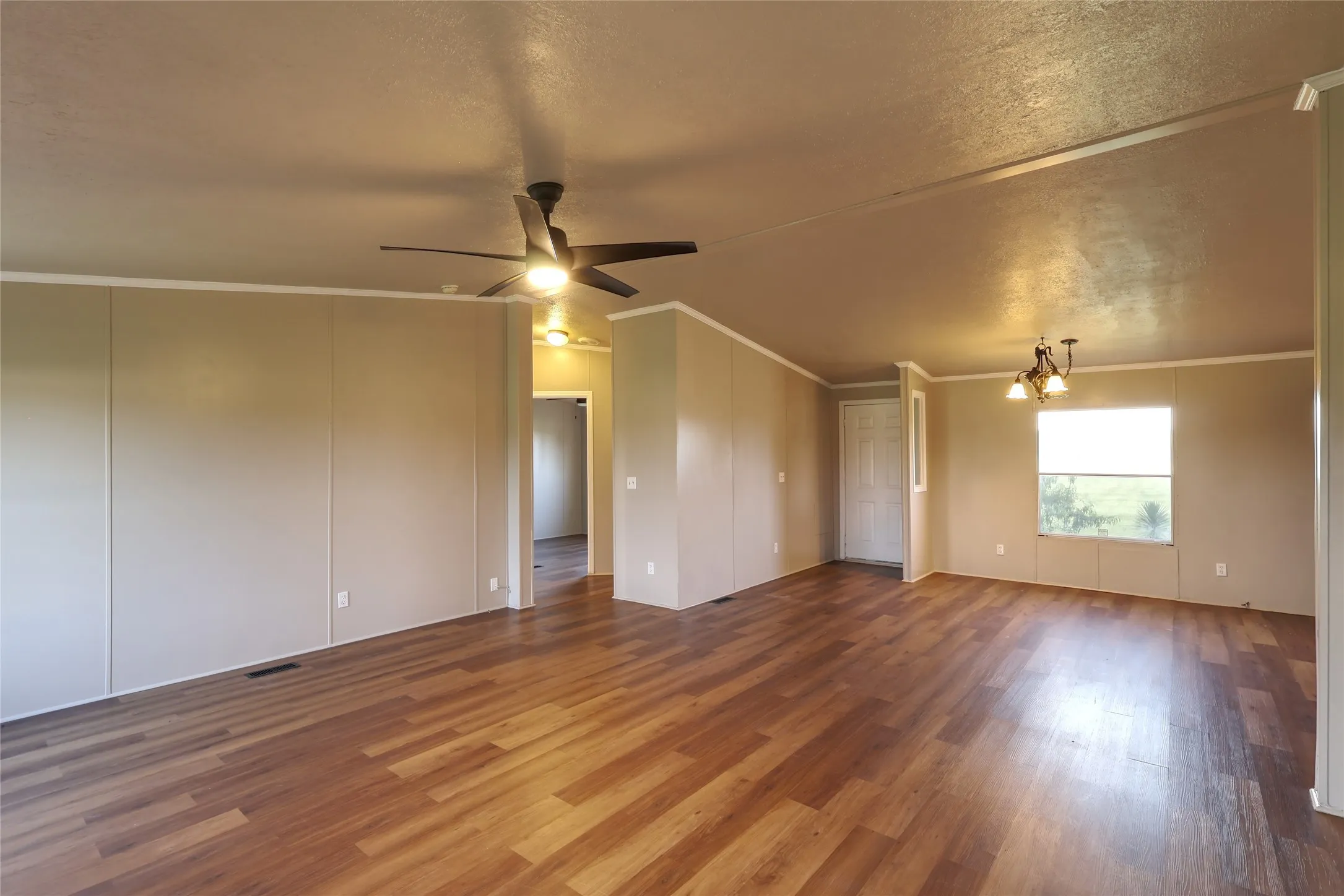 Mobile Home For Sale in Grayson County , 8344 Fm 697, Whitewright, Texas 75491, 3 Bedroom, 2 Bathroom, Garage spaces, 1,568 Sqft, built in 2005, mls#21308525, Real Estate Agent in Whitewright, Homes For Sale in Grayson county, Homes For Sale in Whitewright, Realtor in Whitewright Texas, Real Estate Brokerage Independent Realty Texas, Luminita Cordes Realtor