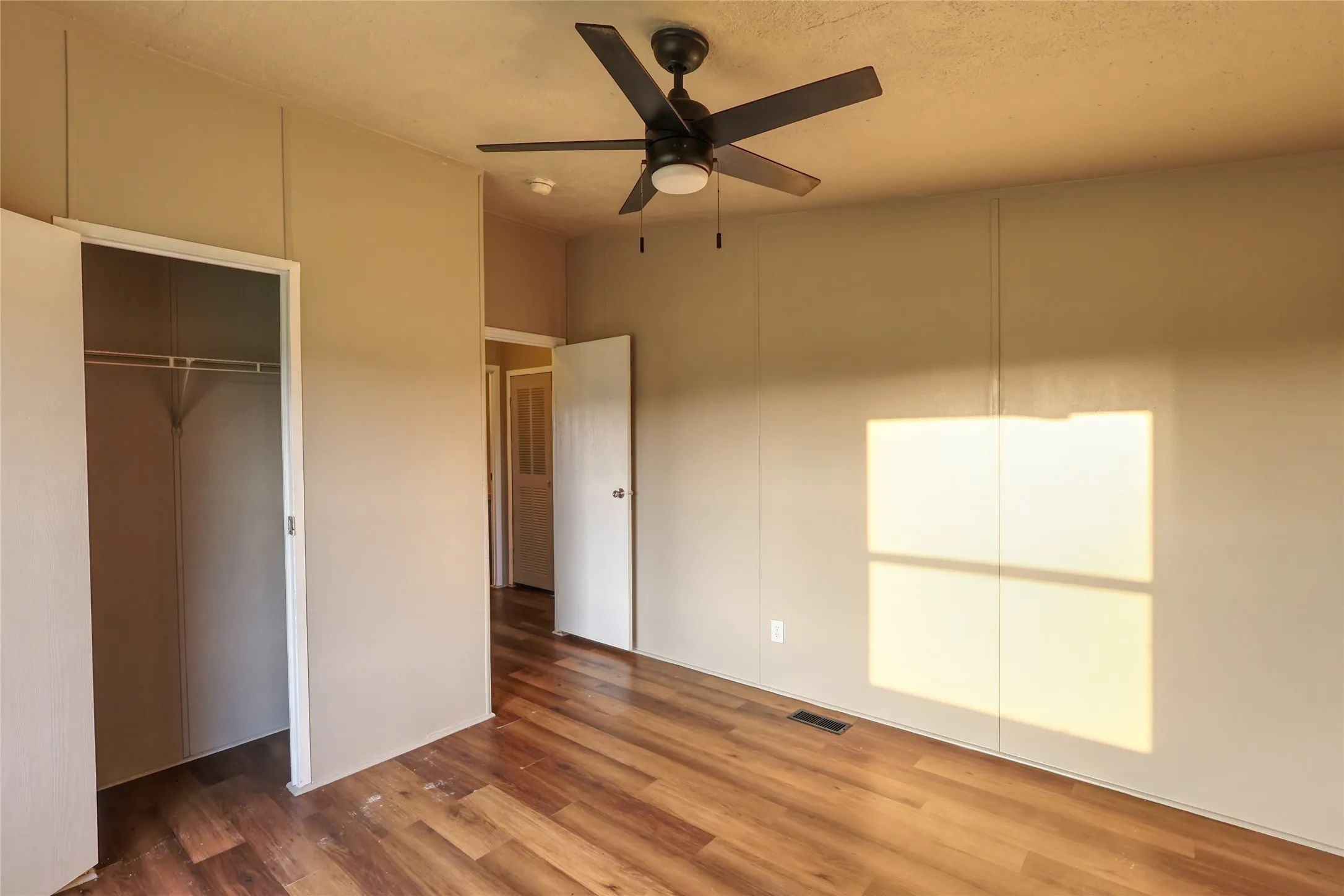 Mobile Home For Sale in Grayson County , 8344 Fm 697, Whitewright, Texas 75491, 3 Bedroom, 2 Bathroom, Garage spaces, 1,568 Sqft, built in 2005, mls#21308525, Real Estate Agent in Whitewright, Homes For Sale in Grayson county, Homes For Sale in Whitewright, Realtor in Whitewright Texas, Real Estate Brokerage Independent Realty Texas, Luminita Cordes Realtor