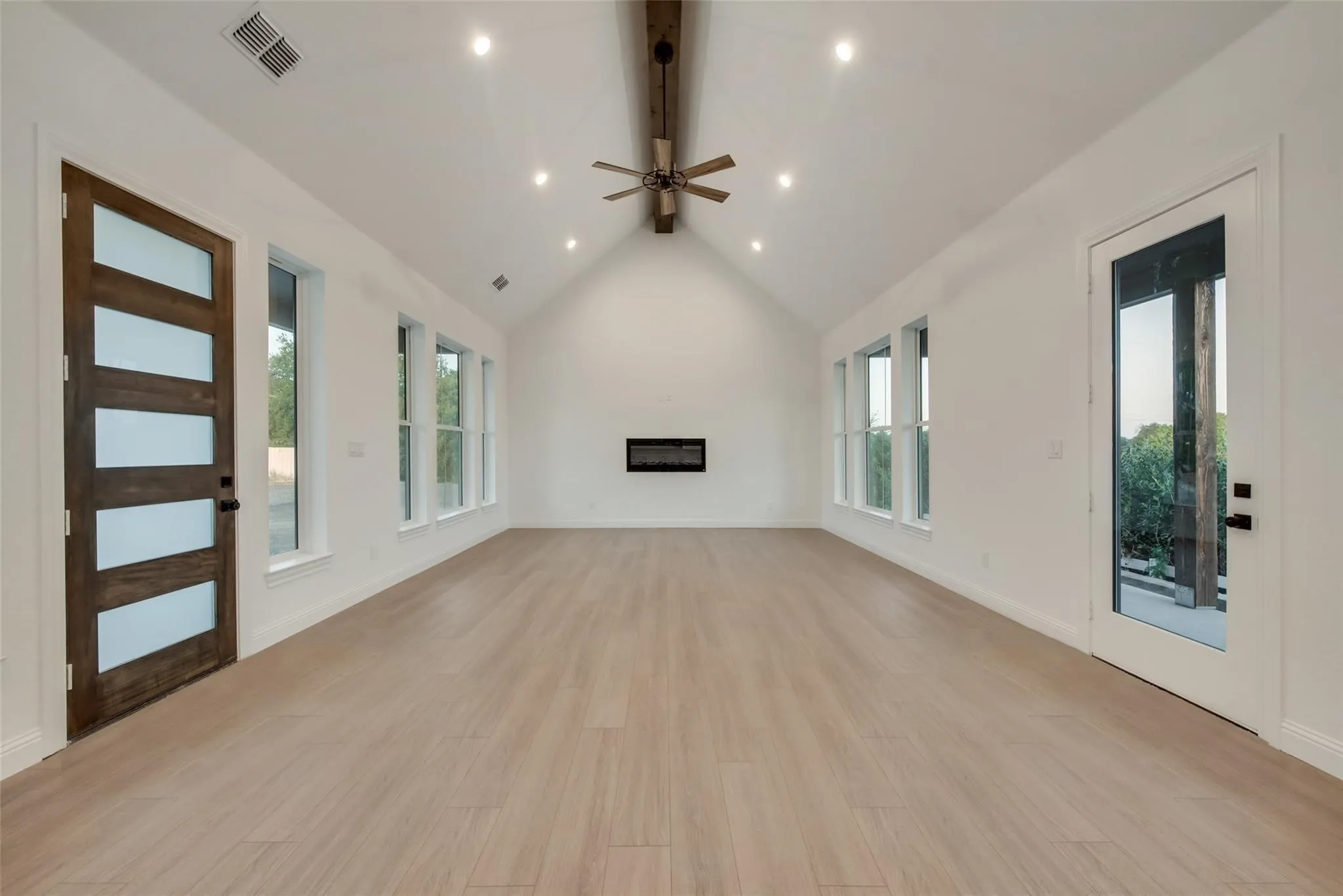 Single Family Residence For Rent in Rockwall County , 1203 Chapel Drive, Rockwall, Texas 75032, 5 Bedroom, 5 Bathroom, 3 Garage spaces, 3,299 Sqft, built in 2023, mls#21315508, Real Estate Agent in Rockwall, Homes For Rent in Rockwall county, Homes For Rent in Rockwall, Realtor in Rockwall Texas, Real Estate Brokerage Independent Realty Texas, Luminita Cordes Realtor