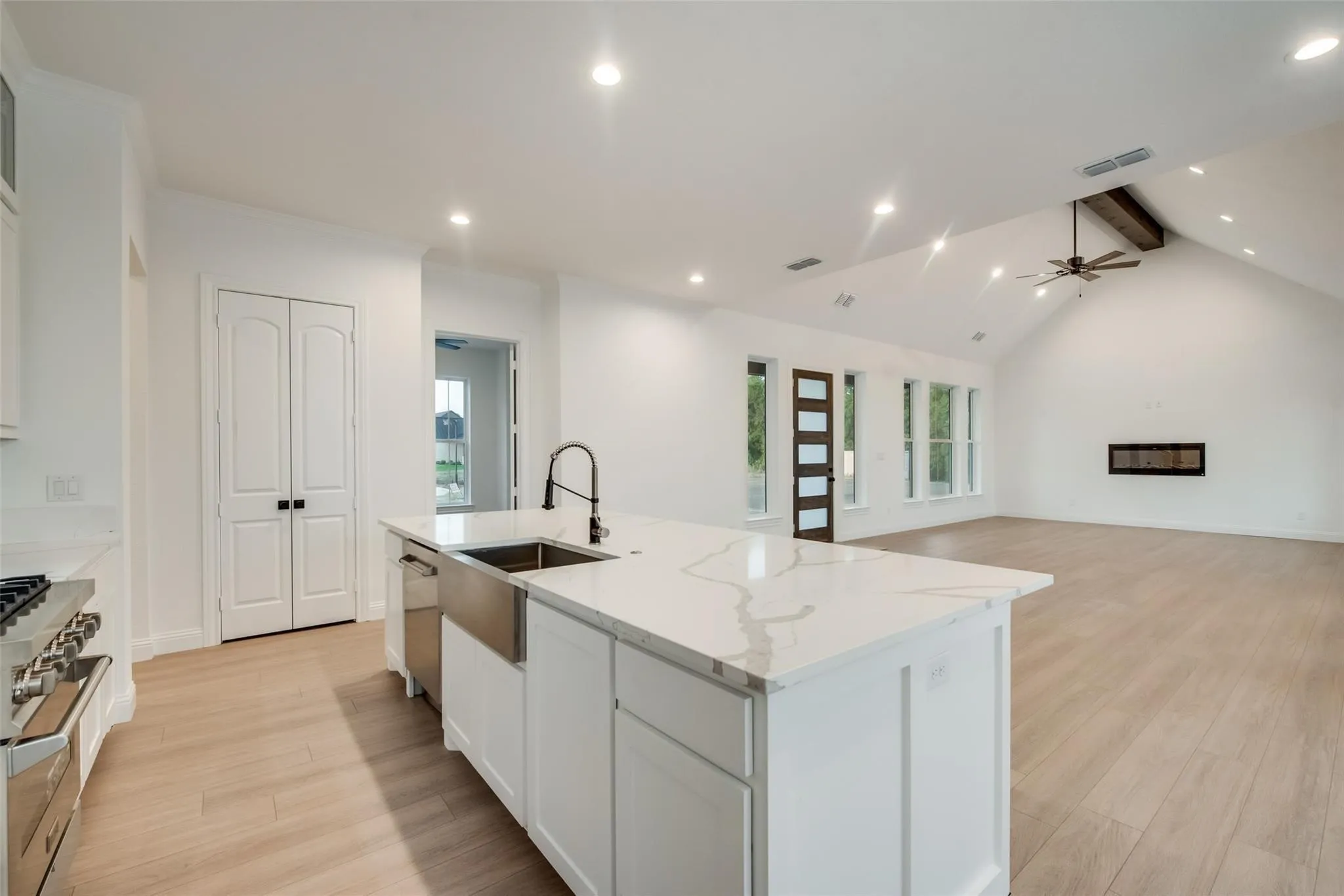 Single Family Residence For Rent in Rockwall County , 1203 Chapel Drive, Rockwall, Texas 75032, 5 Bedroom, 5 Bathroom, 3 Garage spaces, 3,299 Sqft, built in 2023, mls#21315508, Real Estate Agent in Rockwall, Homes For Rent in Rockwall county, Homes For Rent in Rockwall, Realtor in Rockwall Texas, Real Estate Brokerage Independent Realty Texas, Luminita Cordes Realtor