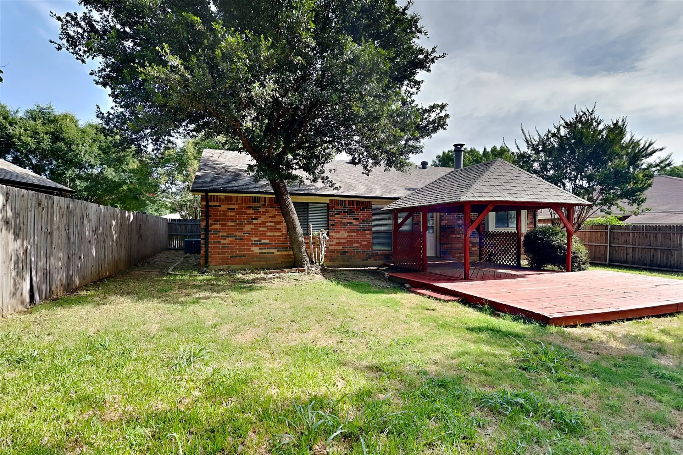 Single Family Residence For Rent in Denton County , 1313 Colony Court, Flower Mound, Texas 75028, 3 Bedroom, 2 Bathroom, 2 Garage spaces, 1,475 Sqft, built in 1984, mls#21315509, Real Estate Agent in Flower Mound, Homes For Rent in Denton county, Homes For Rent in Flower Mound, Realtor in Flower Mound Texas, Real Estate Brokerage Independent Realty Texas, Luminita Cordes Realtor