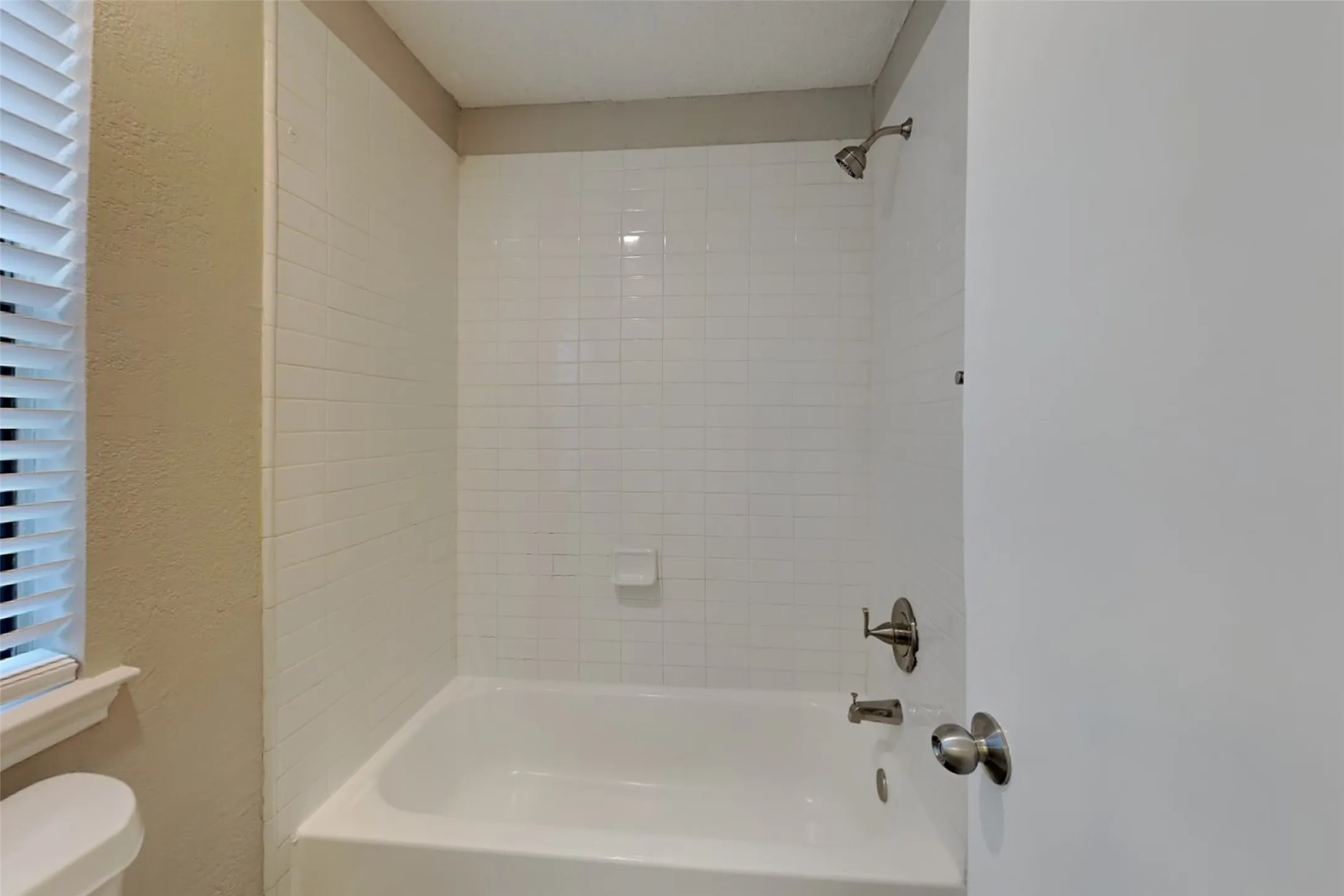 Single Family Residence For Rent in Denton County , 1313 Colony Court, Flower Mound, Texas 75028, 3 Bedroom, 2 Bathroom, 2 Garage spaces, 1,475 Sqft, built in 1984, mls#21315509, Real Estate Agent in Flower Mound, Homes For Rent in Denton county, Homes For Rent in Flower Mound, Realtor in Flower Mound Texas, Real Estate Brokerage Independent Realty Texas, Luminita Cordes Realtor
