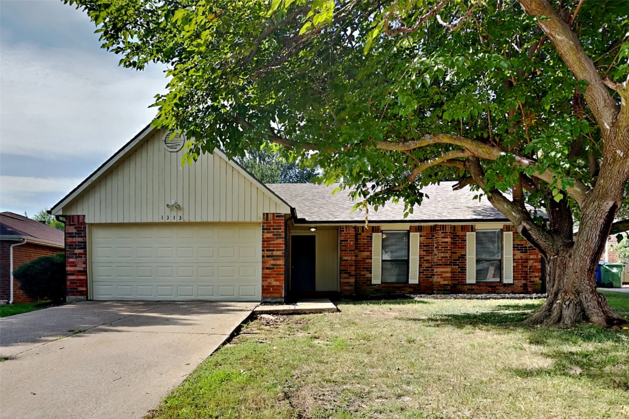 Single Family Residence For Rent in Denton County , 1313 Colony Court, Flower Mound, Texas 75028, 3 Bedroom, 2 Bathroom, 2 Garage spaces, 1,475 Sqft, built in 1984, mls#21315509, Real Estate Agent in Flower Mound, Homes For Rent in Denton county, Homes For Rent in Flower Mound, Realtor in Flower Mound Texas, Real Estate Brokerage Independent Realty Texas, Luminita Cordes Realtor