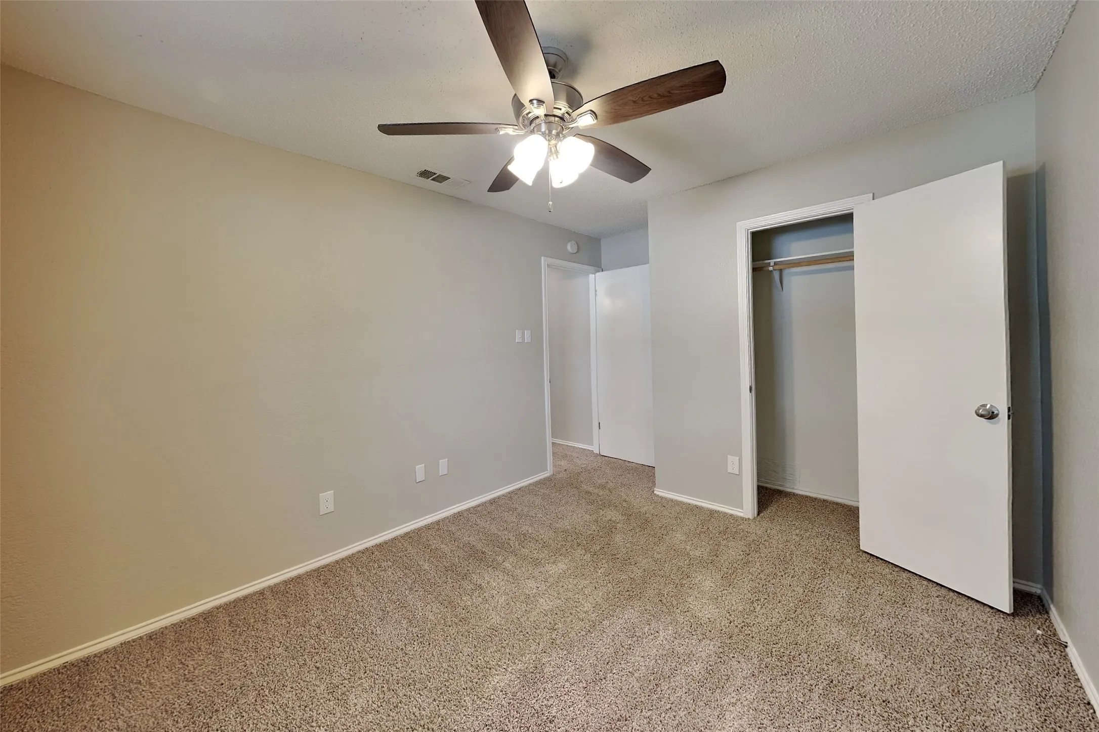 Single Family Residence For Rent in Denton County , 1313 Colony Court, Flower Mound, Texas 75028, 3 Bedroom, 2 Bathroom, 2 Garage spaces, 1,475 Sqft, built in 1984, mls#21315509, Real Estate Agent in Flower Mound, Homes For Rent in Denton county, Homes For Rent in Flower Mound, Realtor in Flower Mound Texas, Real Estate Brokerage Independent Realty Texas, Luminita Cordes Realtor