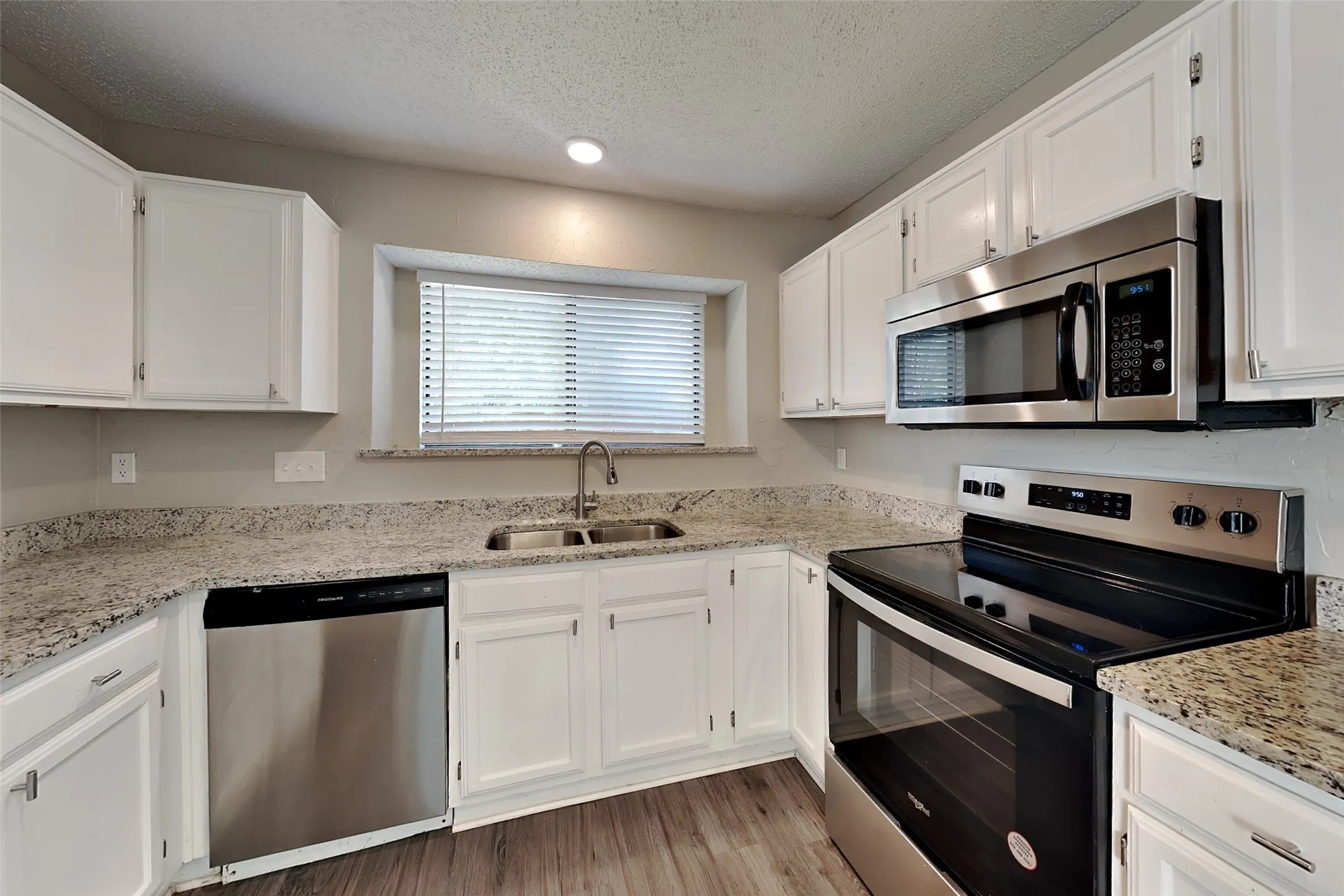 Single Family Residence For Rent in Denton County , 1313 Colony Court, Flower Mound, Texas 75028, 3 Bedroom, 2 Bathroom, 2 Garage spaces, 1,475 Sqft, built in 1984, mls#21315509, Real Estate Agent in Flower Mound, Homes For Rent in Denton county, Homes For Rent in Flower Mound, Realtor in Flower Mound Texas, Real Estate Brokerage Independent Realty Texas, Luminita Cordes Realtor