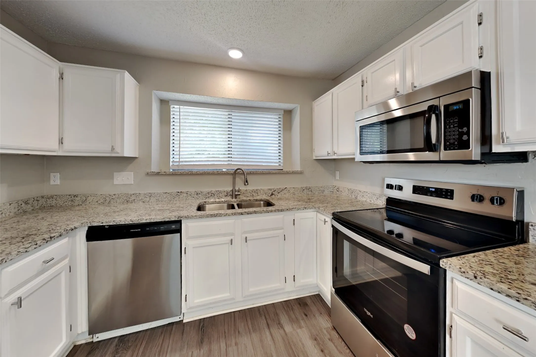 Single Family Residence For Rent in Denton County , 1313 Colony Court, Flower Mound, Texas 75028, 3 Bedroom, 2 Bathroom, 2 Garage spaces, 1,475 Sqft, built in 1984, mls#21315509, Real Estate Agent in Flower Mound, Homes For Rent in Denton county, Homes For Rent in Flower Mound, Realtor in Flower Mound Texas, Real Estate Brokerage Independent Realty Texas, Luminita Cordes Realtor