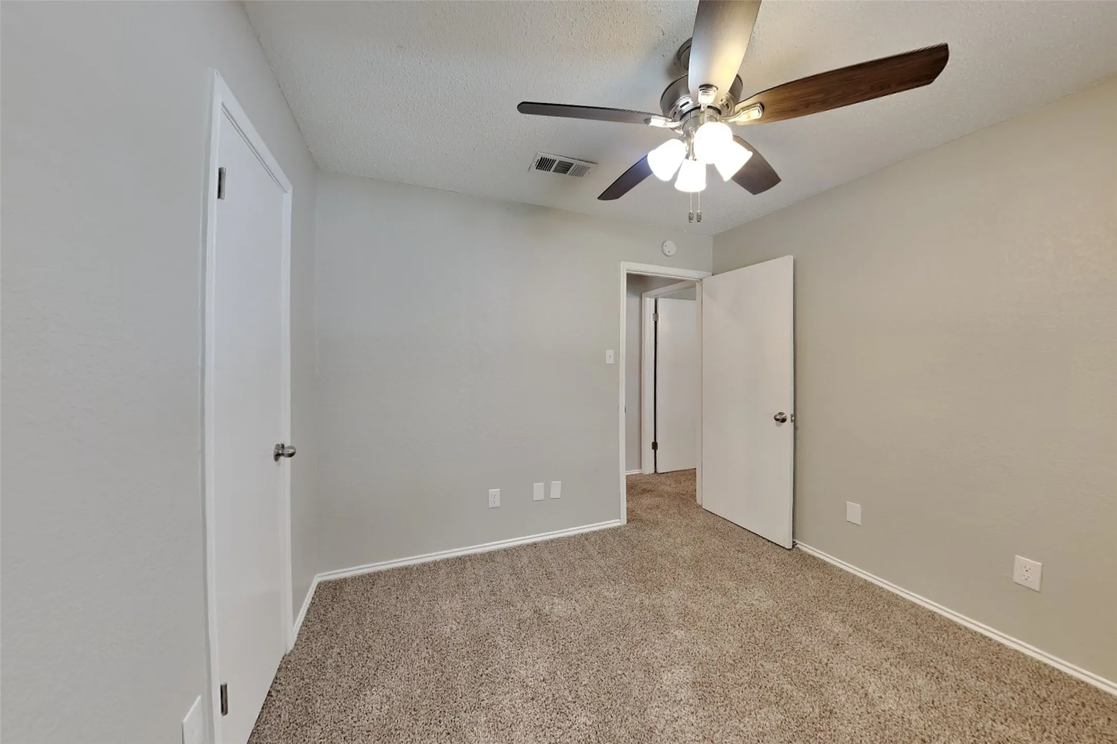 Single Family Residence For Rent in Denton County , 1313 Colony Court, Flower Mound, Texas 75028, 3 Bedroom, 2 Bathroom, 2 Garage spaces, 1,475 Sqft, built in 1984, mls#21315509, Real Estate Agent in Flower Mound, Homes For Rent in Denton county, Homes For Rent in Flower Mound, Realtor in Flower Mound Texas, Real Estate Brokerage Independent Realty Texas, Luminita Cordes Realtor
