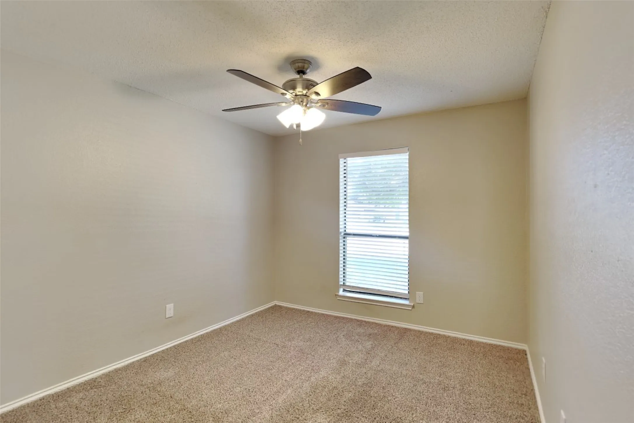 Single Family Residence For Rent in Denton County , 1313 Colony Court, Flower Mound, Texas 75028, 3 Bedroom, 2 Bathroom, 2 Garage spaces, 1,475 Sqft, built in 1984, mls#21315509, Real Estate Agent in Flower Mound, Homes For Rent in Denton county, Homes For Rent in Flower Mound, Realtor in Flower Mound Texas, Real Estate Brokerage Independent Realty Texas, Luminita Cordes Realtor