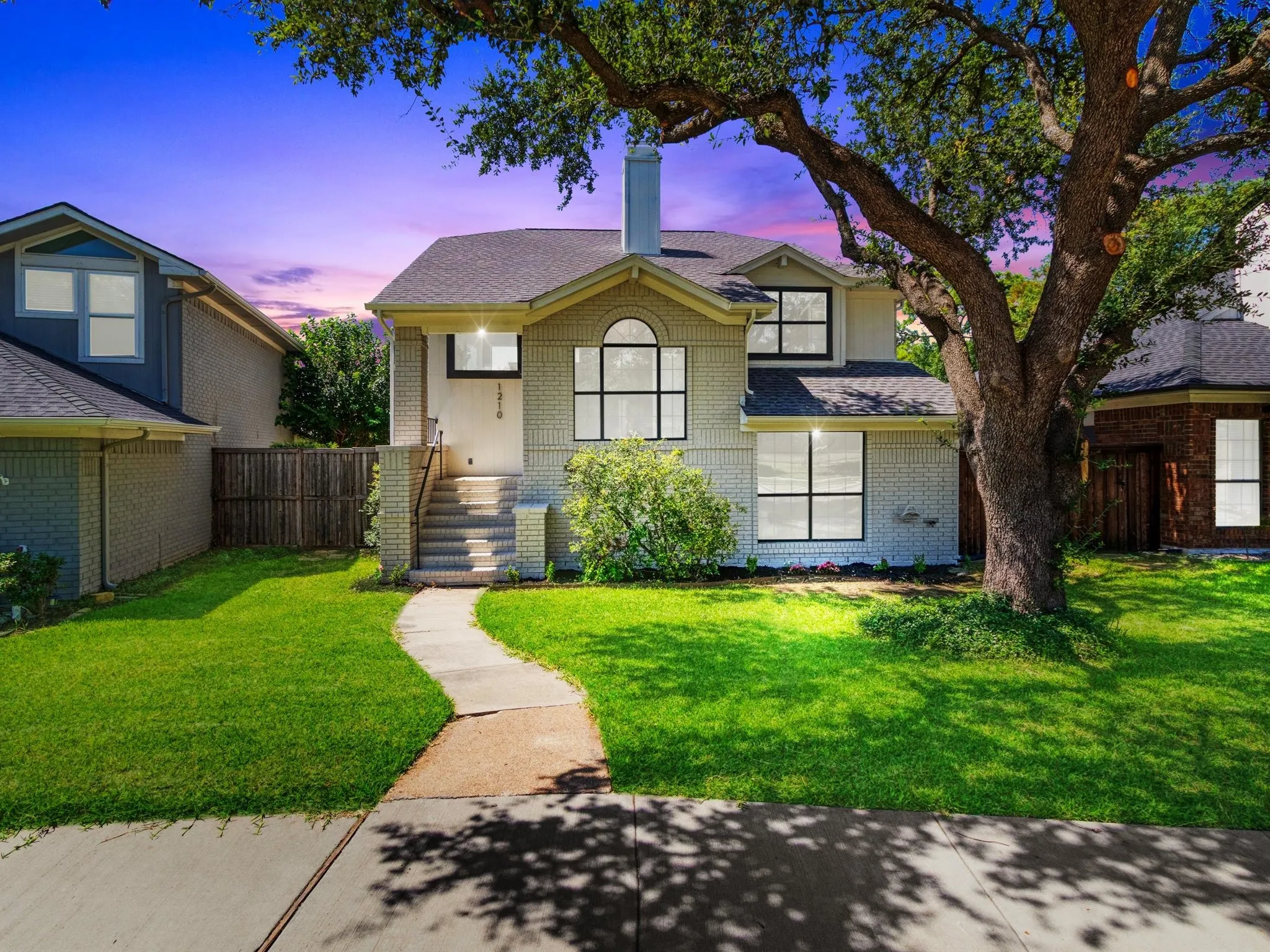 Single Family Residence For Sale in Denton County , 1210 Alameda Drive, Carrollton, Texas 75007, 3 Bedroom, 2 Bathroom, 2 Garage spaces, 1,840 Sqft, built in 1986, mls#21298572, Real Estate Agent in Carrollton, Homes For Sale in Denton county, Homes For Sale in Carrollton, Realtor in Carrollton Texas, Real Estate Brokerage Independent Realty Texas, Luminita Cordes Realtor