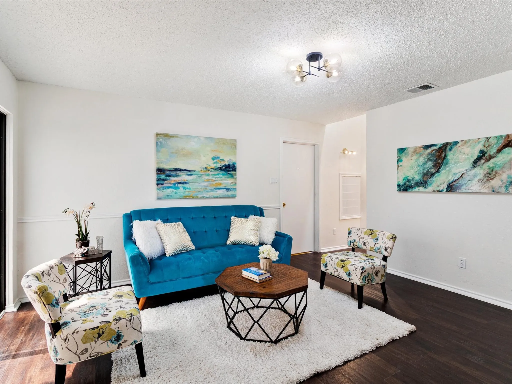 Single Family Residence For Sale in Denton County , 1210 Alameda Drive, Carrollton, Texas 75007, 3 Bedroom, 2 Bathroom, 2 Garage spaces, 1,840 Sqft, built in 1986, mls#21298572, Real Estate Agent in Carrollton, Homes For Sale in Denton county, Homes For Sale in Carrollton, Realtor in Carrollton Texas, Real Estate Brokerage Independent Realty Texas, Luminita Cordes Realtor