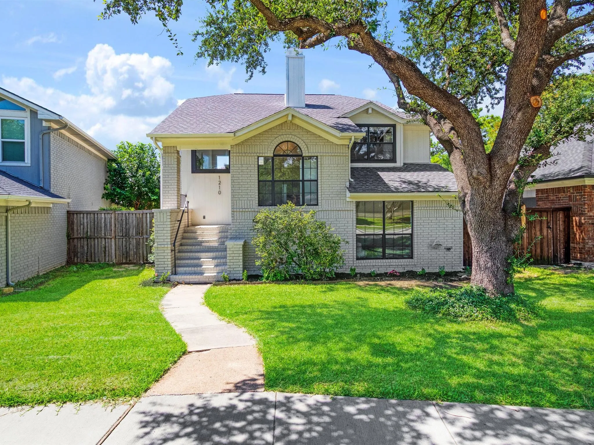 Single Family Residence For Sale in Denton County , 1210 Alameda Drive, Carrollton, Texas 75007, 3 Bedroom, 2 Bathroom, 2 Garage spaces, 1,840 Sqft, built in 1986, mls#21298572, Real Estate Agent in Carrollton, Homes For Sale in Denton county, Homes For Sale in Carrollton, Realtor in Carrollton Texas, Real Estate Brokerage Independent Realty Texas, Luminita Cordes Realtor