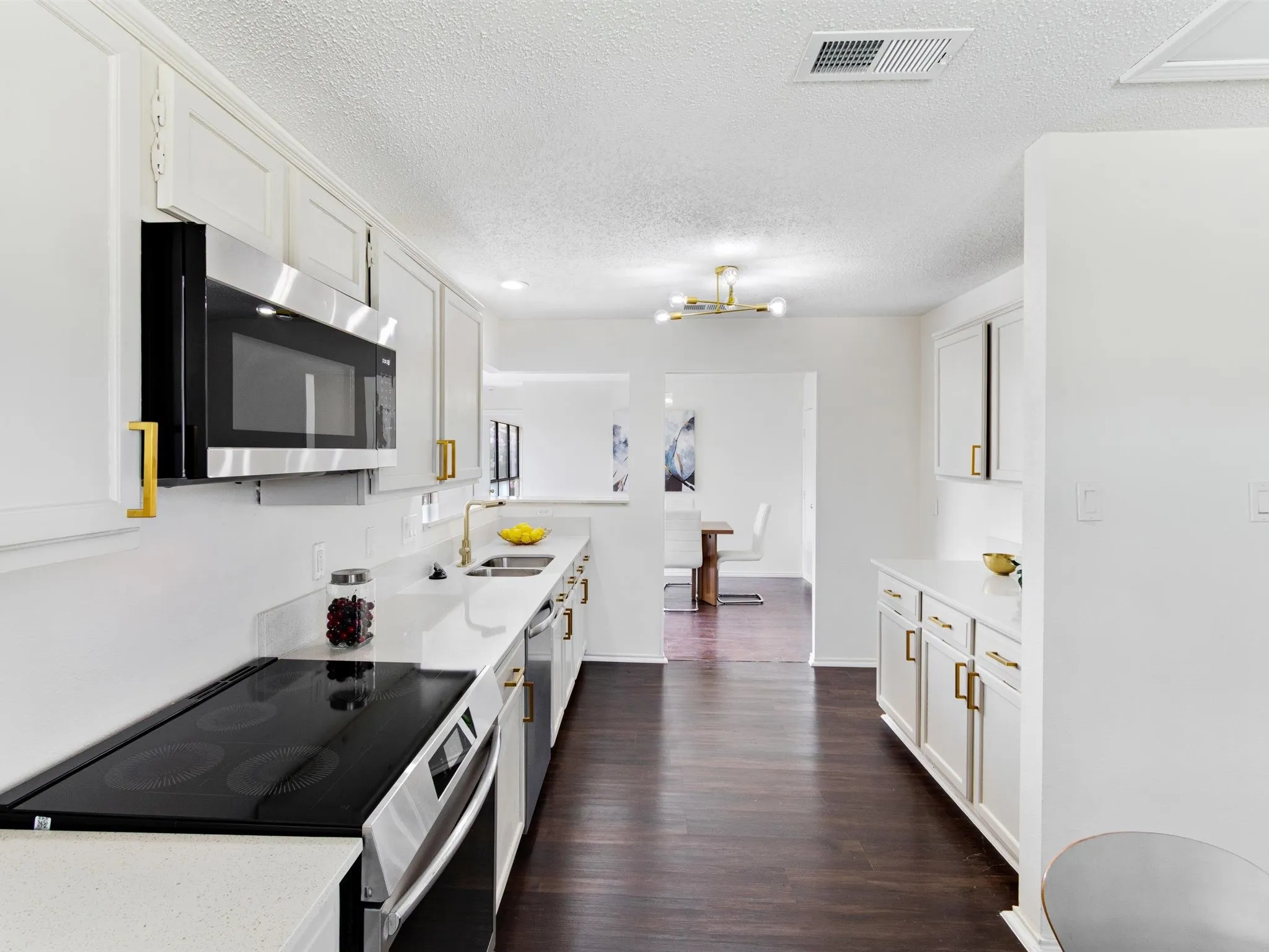 Single Family Residence For Sale in Denton County , 1210 Alameda Drive, Carrollton, Texas 75007, 3 Bedroom, 2 Bathroom, 2 Garage spaces, 1,840 Sqft, built in 1986, mls#21298572, Real Estate Agent in Carrollton, Homes For Sale in Denton county, Homes For Sale in Carrollton, Realtor in Carrollton Texas, Real Estate Brokerage Independent Realty Texas, Luminita Cordes Realtor