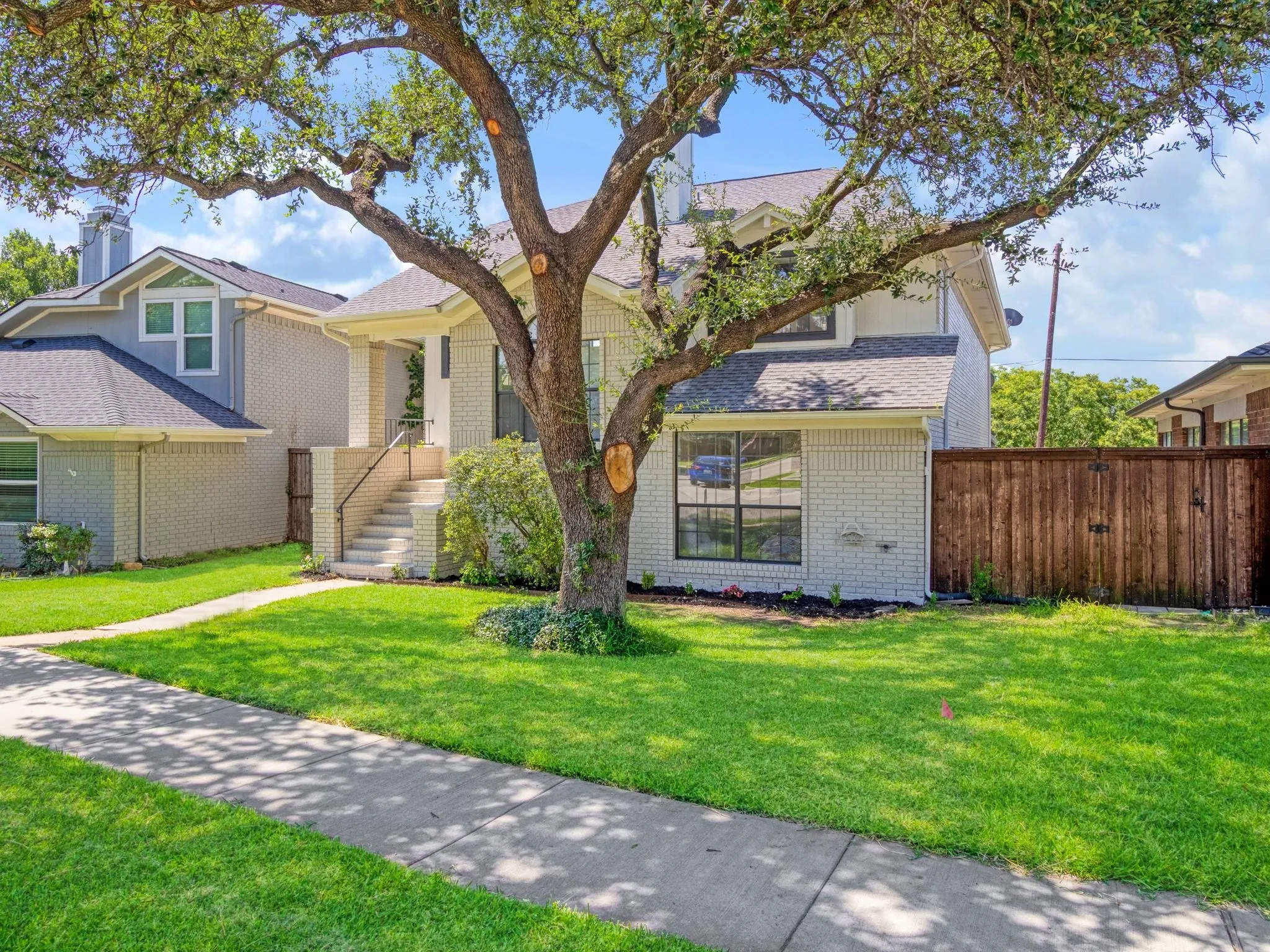 Single Family Residence For Sale in Denton County , 1210 Alameda Drive, Carrollton, Texas 75007, 3 Bedroom, 2 Bathroom, 2 Garage spaces, 1,840 Sqft, built in 1986, mls#21298572, Real Estate Agent in Carrollton, Homes For Sale in Denton county, Homes For Sale in Carrollton, Realtor in Carrollton Texas, Real Estate Brokerage Independent Realty Texas, Luminita Cordes Realtor