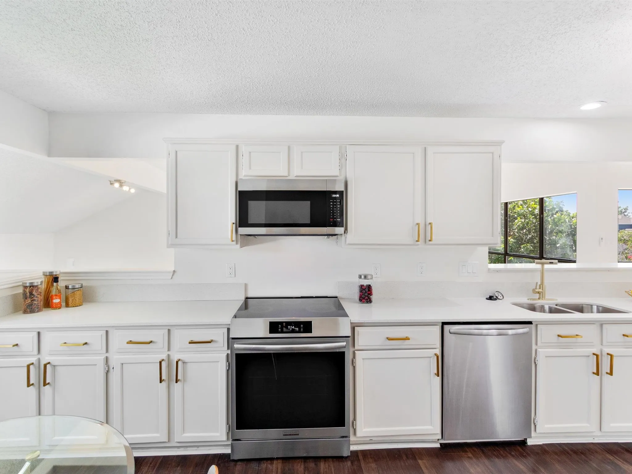 Single Family Residence For Sale in Denton County , 1210 Alameda Drive, Carrollton, Texas 75007, 3 Bedroom, 2 Bathroom, 2 Garage spaces, 1,840 Sqft, built in 1986, mls#21298572, Real Estate Agent in Carrollton, Homes For Sale in Denton county, Homes For Sale in Carrollton, Realtor in Carrollton Texas, Real Estate Brokerage Independent Realty Texas, Luminita Cordes Realtor