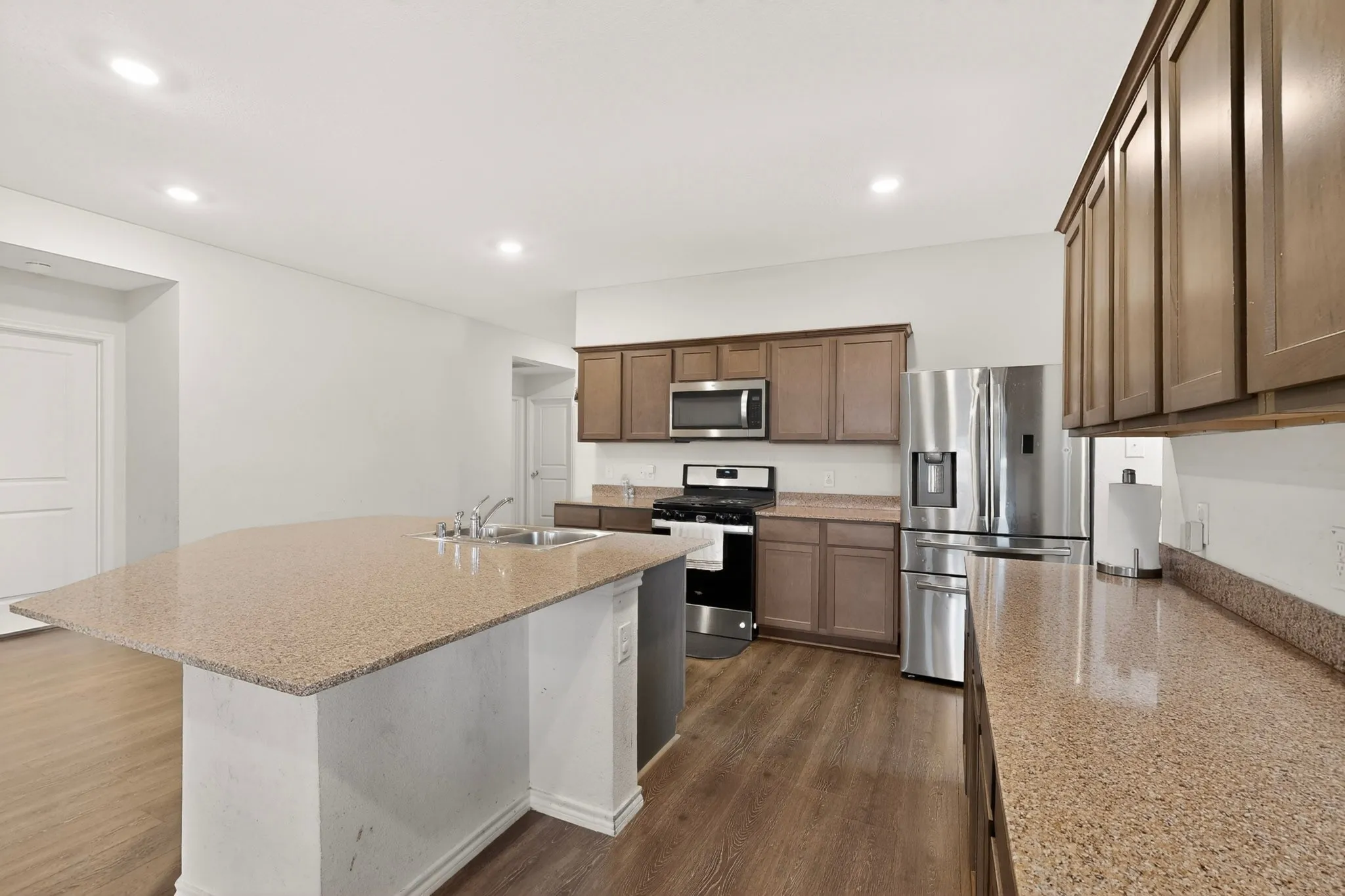 Kitchen with lots of counter tops