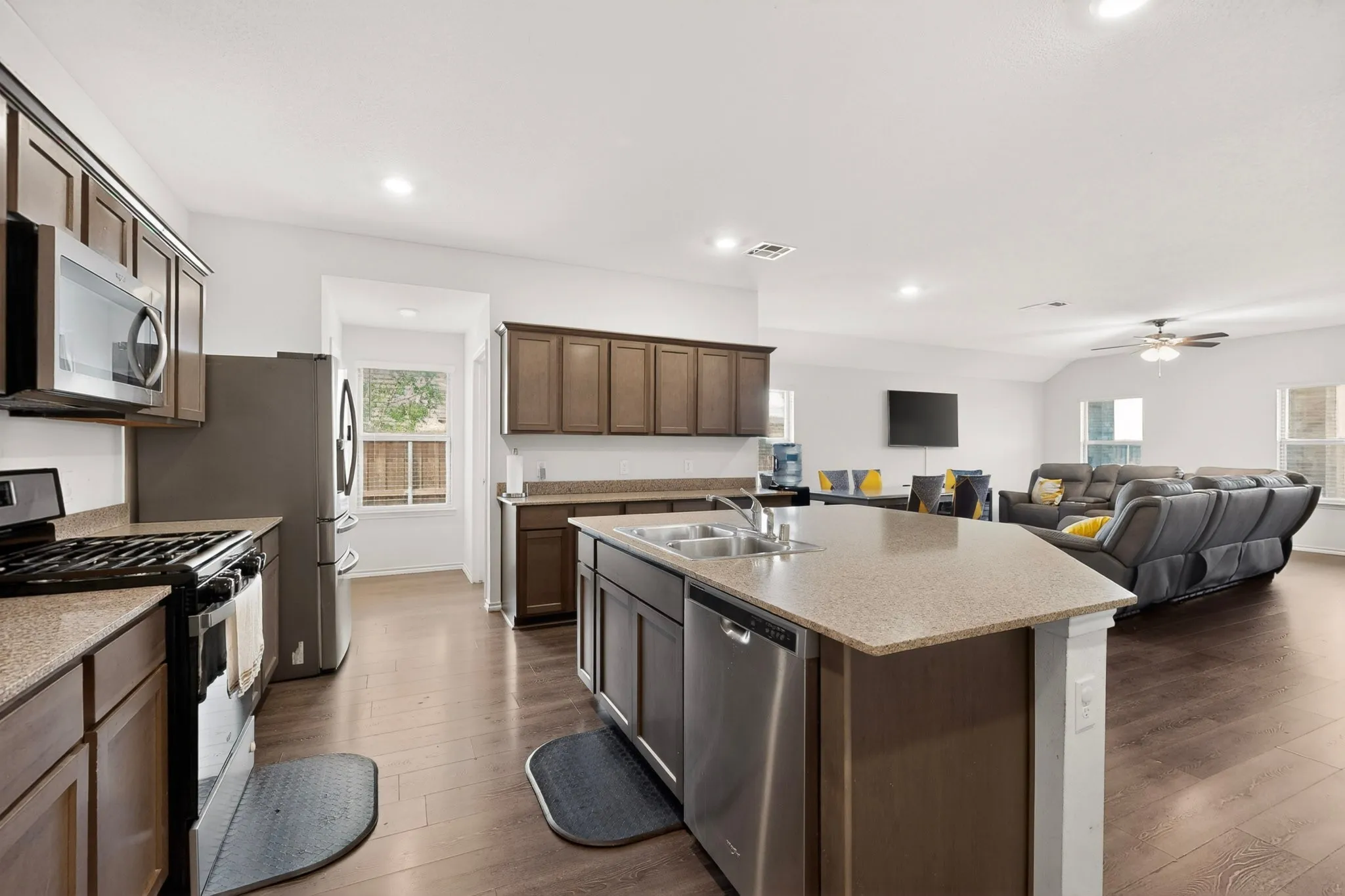 Single Family Residence For Rent in Collin County , 1114 Emerald Gate Drive, Princeton, Texas 75407, 4 Bedroom, 2 Bathroom, 2 Garage spaces, 2,014 Sqft, built in 2022, mls#21285562, Real Estate Agent in Princeton, Homes For Rent in Collin county, Homes For Rent in Princeton, Realtor in Princeton Texas, Real Estate Brokerage Independent Realty Texas, Luminita Cordes Realtor