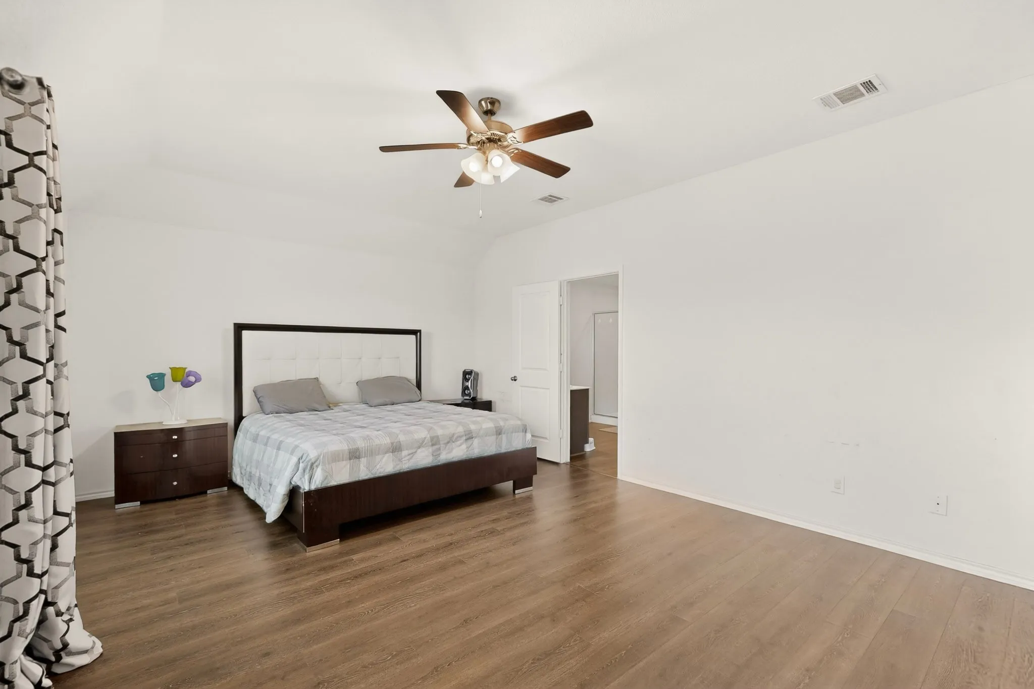 Primary bedroom - no carpet