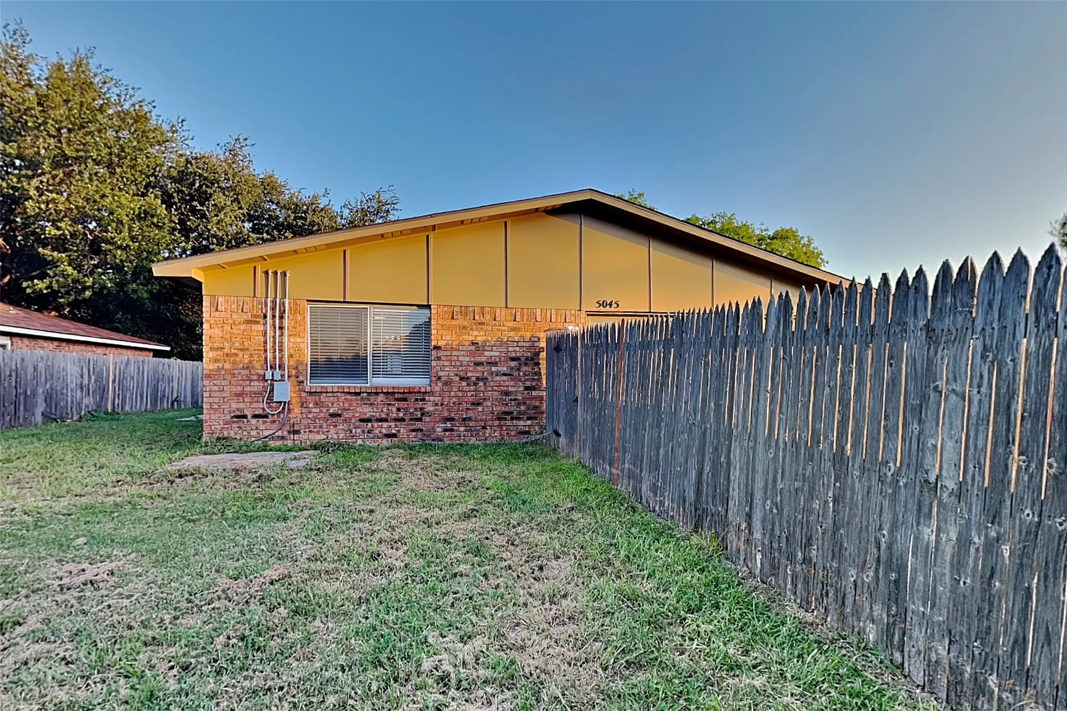 Single Family Residence For Rent in Denton County , 5045 Nash Drive, The Colony, Texas 75056, 3 Bedroom, 2 Bathroom, 2 Garage spaces, 1,388 Sqft, built in 1977, mls#21315522, Real Estate Agent in The Colony, Homes For Rent in Denton county, Homes For Rent in The Colony, Realtor in The Colony Texas, Real Estate Brokerage Independent Realty Texas, Luminita Cordes Realtor