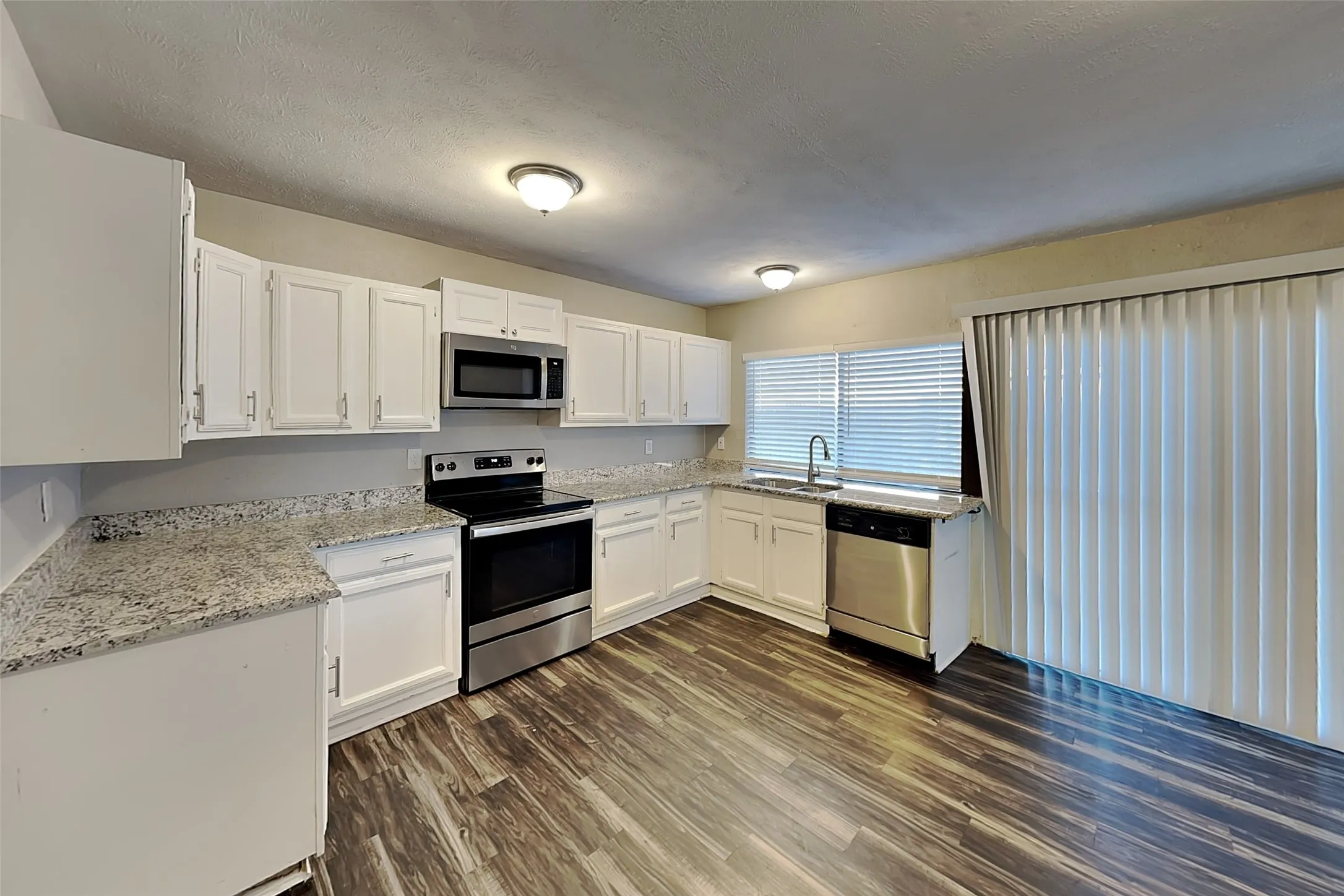Single Family Residence For Rent in Denton County , 5045 Nash Drive, The Colony, Texas 75056, 3 Bedroom, 2 Bathroom, 2 Garage spaces, 1,388 Sqft, built in 1977, mls#21315522, Real Estate Agent in The Colony, Homes For Rent in Denton county, Homes For Rent in The Colony, Realtor in The Colony Texas, Real Estate Brokerage Independent Realty Texas, Luminita Cordes Realtor