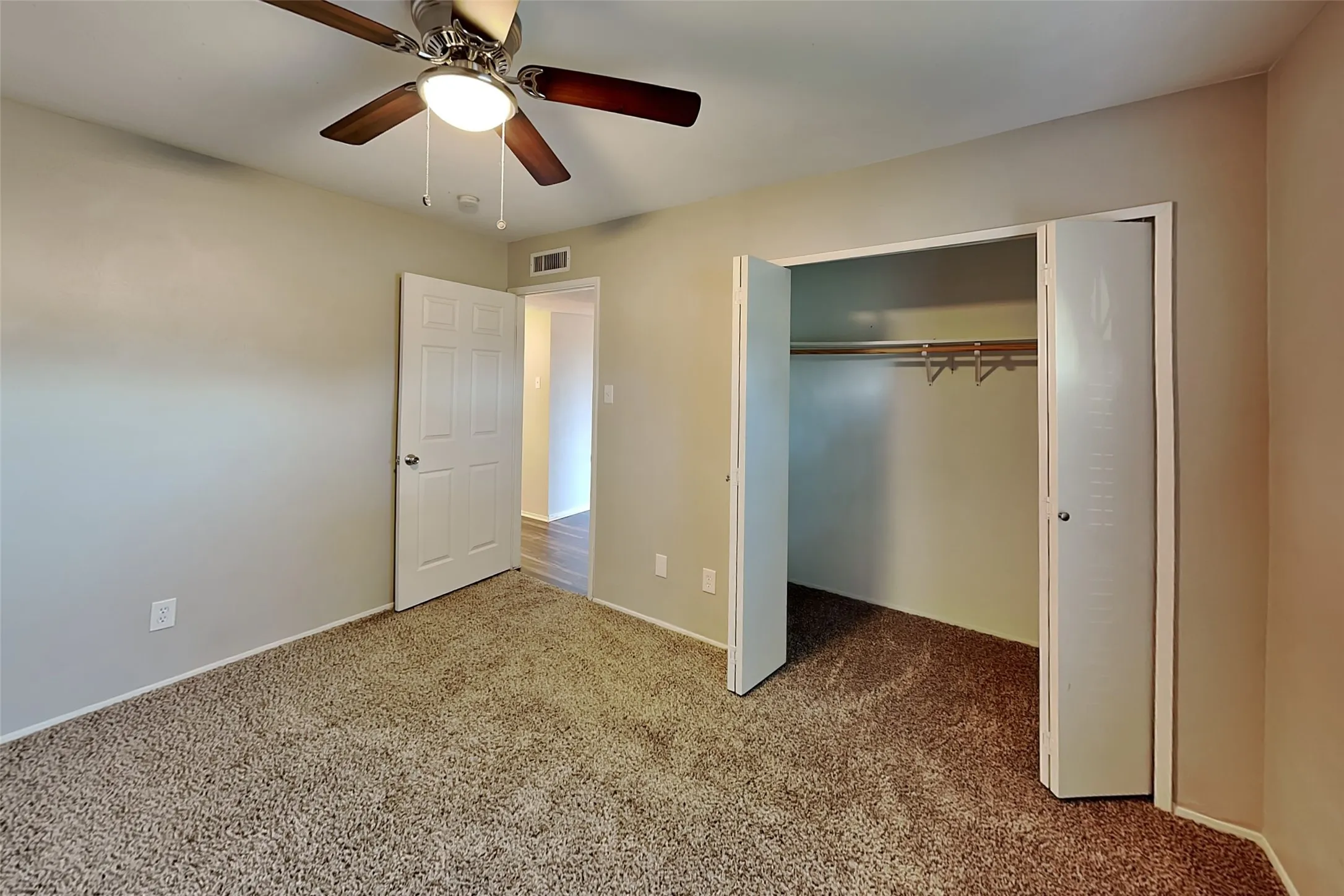 Single Family Residence For Rent in Denton County , 5045 Nash Drive, The Colony, Texas 75056, 3 Bedroom, 2 Bathroom, 2 Garage spaces, 1,388 Sqft, built in 1977, mls#21315522, Real Estate Agent in The Colony, Homes For Rent in Denton county, Homes For Rent in The Colony, Realtor in The Colony Texas, Real Estate Brokerage Independent Realty Texas, Luminita Cordes Realtor