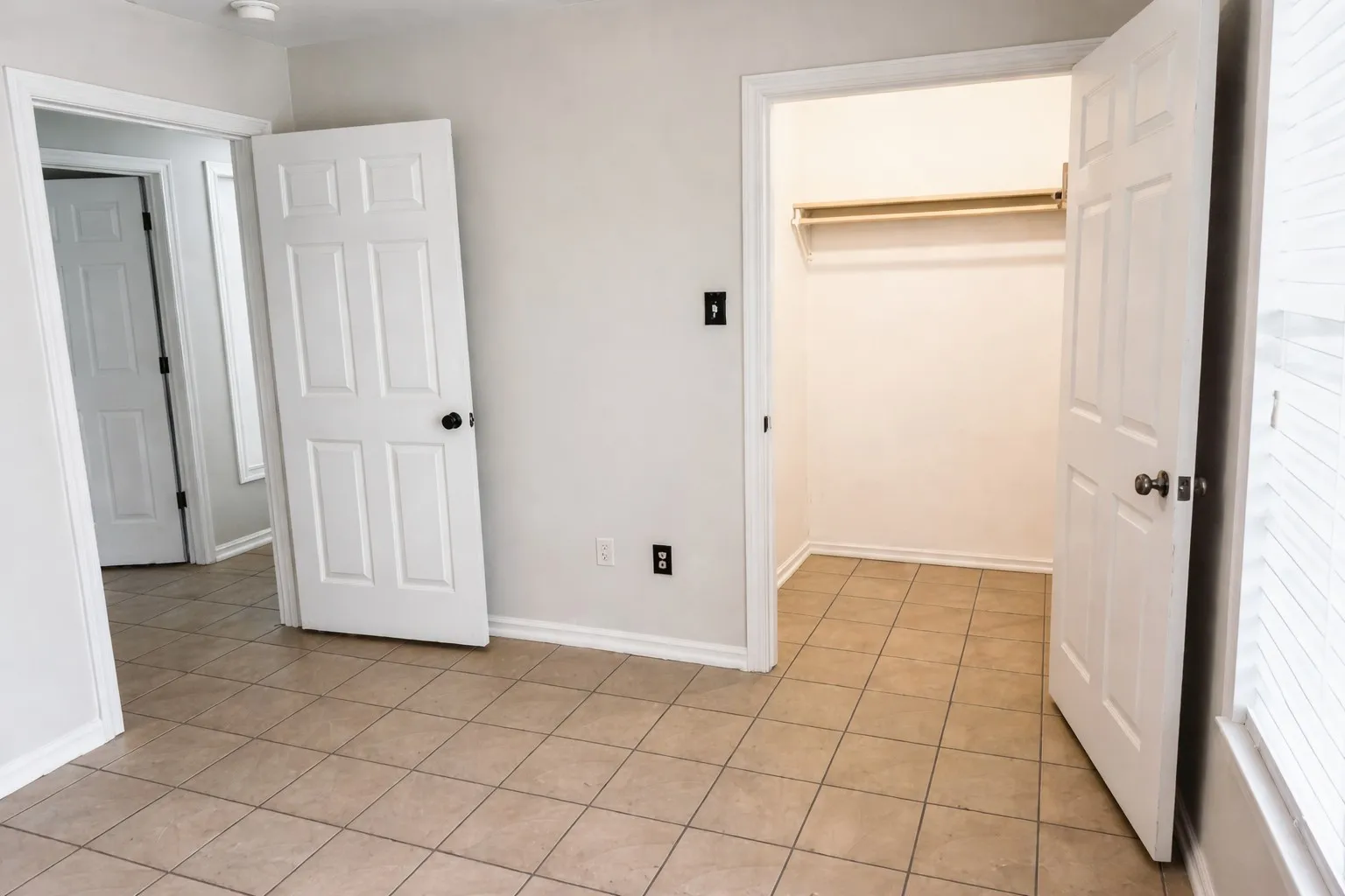 Single Family Residence For Rent in Kaufman County , 914 N Catherine Street, Terrell, Texas 75160, 3 Bedrooms, 2 Bathrooms, Garage spaces, 1,440 Sqft, built in 2006, Price $1,800, mls#21315548, Real Estate Agent in Terrell, Homes For Rent in Kaufman county, Homes For Rent in Terrell, Realtor in Terrell Texas, Real Estate Brokerage Independent Realty Texas, Luminita Cordes Realtor