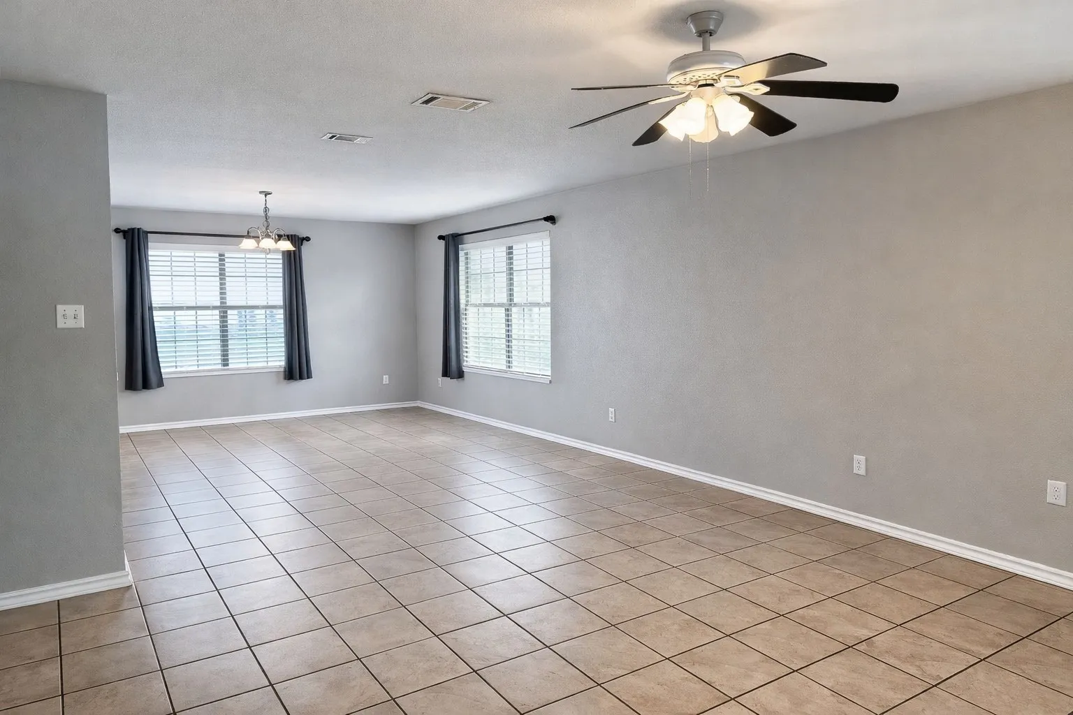 Single Family Residence For Rent in Kaufman County , 914 N Catherine Street, Terrell, Texas 75160, 3 Bedrooms, 2 Bathrooms, Garage spaces, 1,440 Sqft, built in 2006, Price $1,800, mls#21315548, Real Estate Agent in Terrell, Homes For Rent in Kaufman county, Homes For Rent in Terrell, Realtor in Terrell Texas, Real Estate Brokerage Independent Realty Texas, Luminita Cordes Realtor