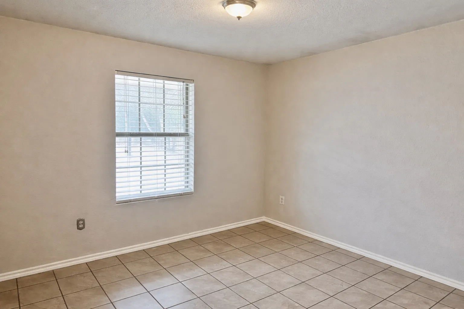 Single Family Residence For Rent in Kaufman County , 914 N Catherine Street, Terrell, Texas 75160, 3 Bedrooms, 2 Bathrooms, Garage spaces, 1,440 Sqft, built in 2006, Price $1,800, mls#21315548, Real Estate Agent in Terrell, Homes For Rent in Kaufman county, Homes For Rent in Terrell, Realtor in Terrell Texas, Real Estate Brokerage Independent Realty Texas, Luminita Cordes Realtor
