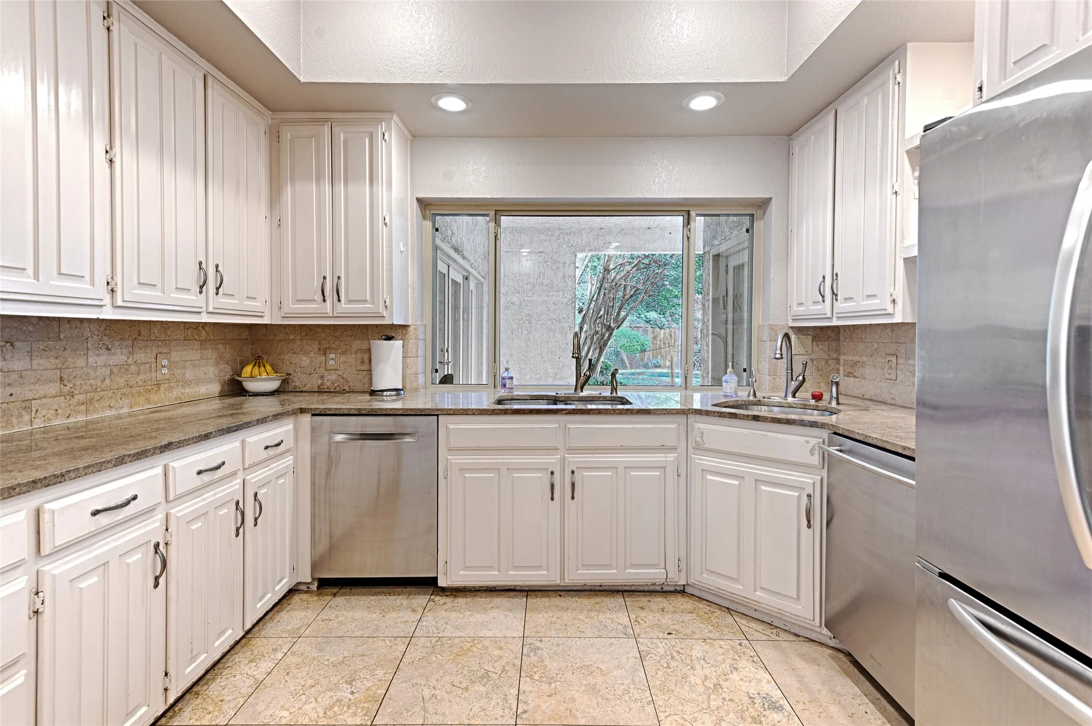Single Family Residence For Rent in Dallas County , 12504 Renoir Lane, Dallas, Texas 75230, 5 Bedrooms, 4 Bathrooms, Garage spaces, 4,207 Sqft, built in 1981, Price $5,800, mls#21315564, Real Estate Agent in Dallas, Homes For Rent in Dallas county, Homes For Rent in Dallas, Realtor in Dallas Texas, Real Estate Brokerage Independent Realty Texas, Luminita Cordes Realtor