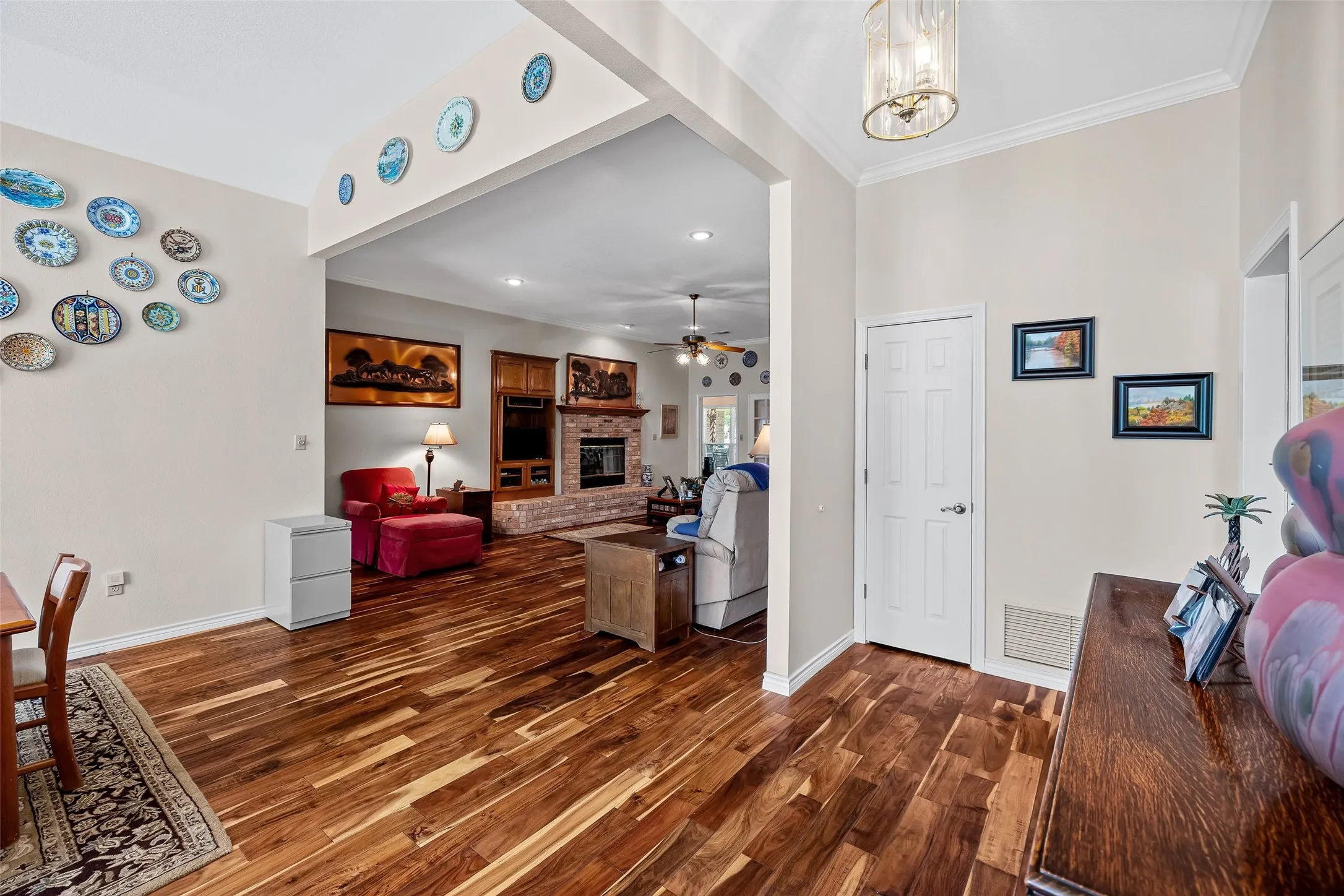 Single Family Residence For Sale in Hood County , 6303 Dulcito Court, Granbury, Texas 76049, 3 Bedrooms, 4 Bathrooms, 3 Garage spaces, 2,566 Sqft, built in 1994, Price $540,000, mls#21314784, Real Estate Agent in Granbury, Homes For Sale in Hood county, Homes For Sale in Granbury, Realtor in Granbury Texas, Real Estate Brokerage Independent Realty Texas, Luminita Cordes Realtor