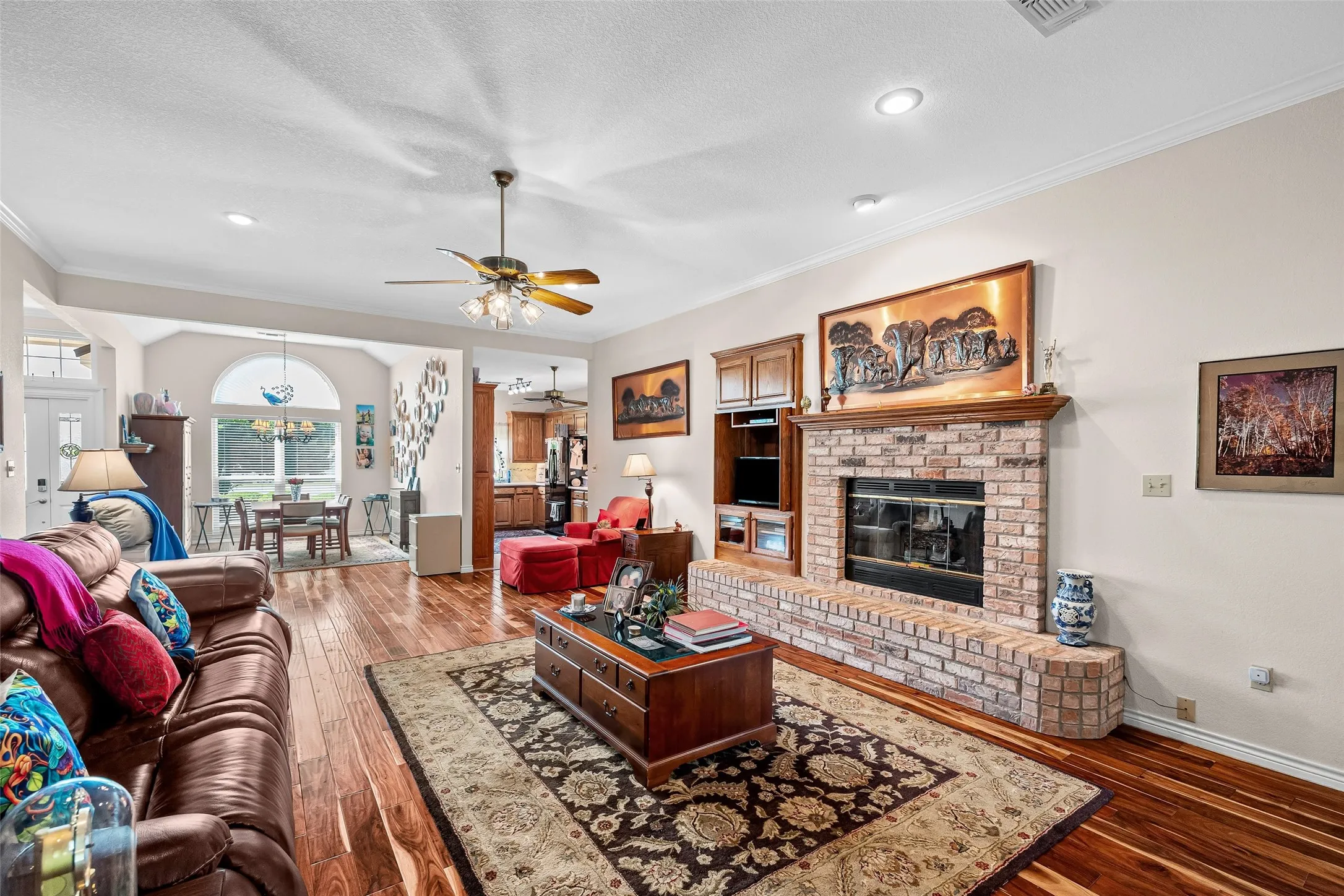 Single Family Residence For Sale in Hood County , 6303 Dulcito Court, Granbury, Texas 76049, 3 Bedrooms, 4 Bathrooms, 3 Garage spaces, 2,566 Sqft, built in 1994, Price $540,000, mls#21314784, Real Estate Agent in Granbury, Homes For Sale in Hood county, Homes For Sale in Granbury, Realtor in Granbury Texas, Real Estate Brokerage Independent Realty Texas, Luminita Cordes Realtor