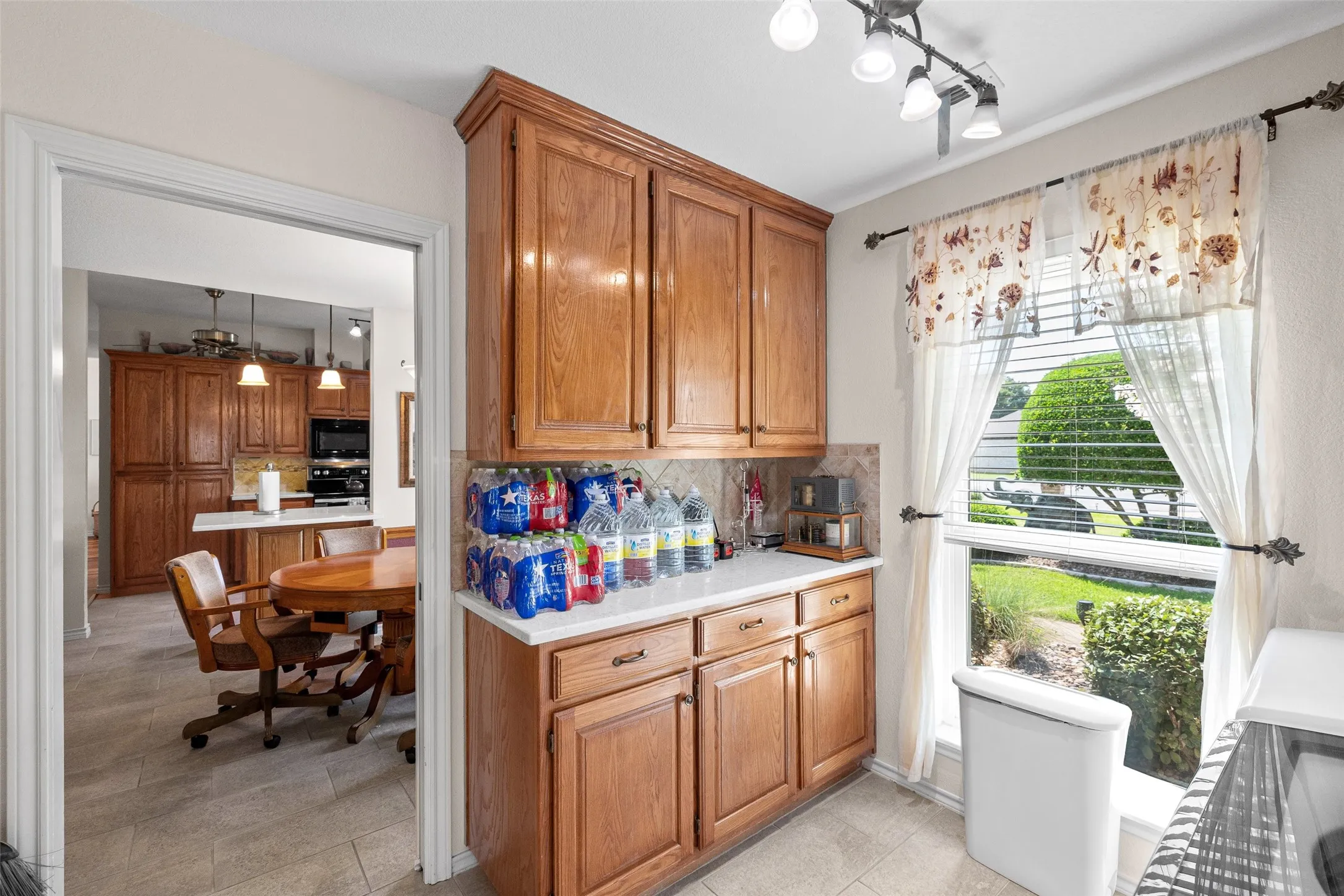Single Family Residence For Sale in Hood County , 6303 Dulcito Court, Granbury, Texas 76049, 3 Bedrooms, 4 Bathrooms, 3 Garage spaces, 2,566 Sqft, built in 1994, Price $540,000, mls#21314784, Real Estate Agent in Granbury, Homes For Sale in Hood county, Homes For Sale in Granbury, Realtor in Granbury Texas, Real Estate Brokerage Independent Realty Texas, Luminita Cordes Realtor