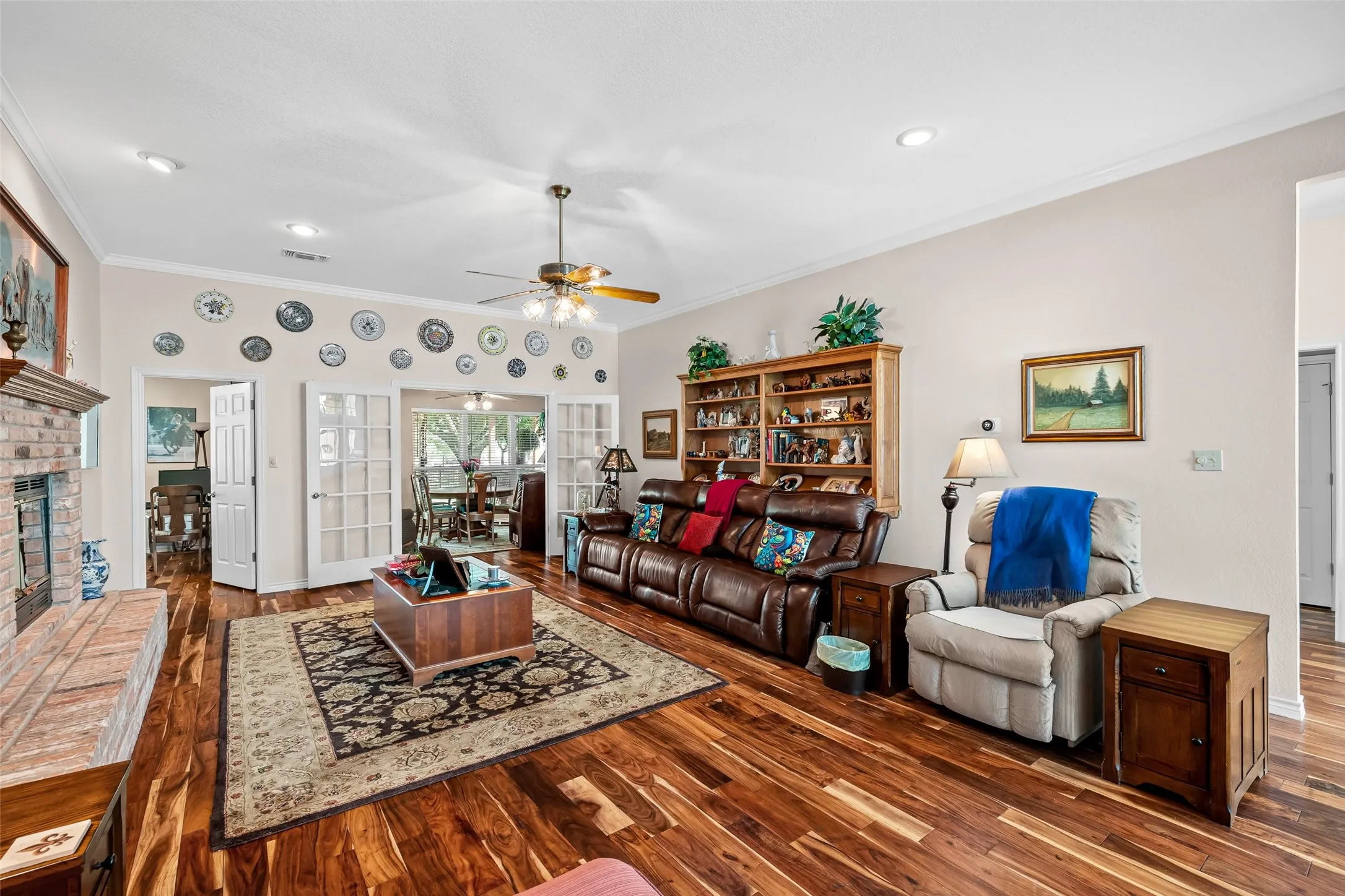 Single Family Residence For Sale in Hood County , 6303 Dulcito Court, Granbury, Texas 76049, 3 Bedrooms, 4 Bathrooms, 3 Garage spaces, 2,566 Sqft, built in 1994, Price $540,000, mls#21314784, Real Estate Agent in Granbury, Homes For Sale in Hood county, Homes For Sale in Granbury, Realtor in Granbury Texas, Real Estate Brokerage Independent Realty Texas, Luminita Cordes Realtor