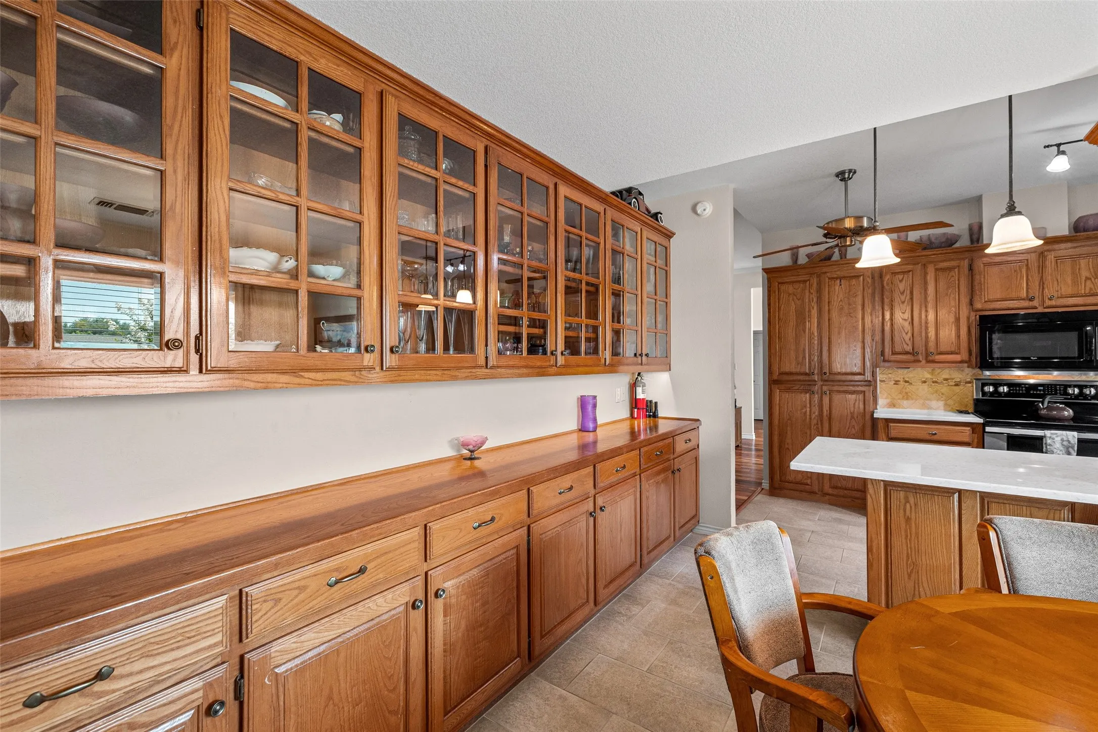 Single Family Residence For Sale in Hood County , 6303 Dulcito Court, Granbury, Texas 76049, 3 Bedrooms, 4 Bathrooms, 3 Garage spaces, 2,566 Sqft, built in 1994, Price $540,000, mls#21314784, Real Estate Agent in Granbury, Homes For Sale in Hood county, Homes For Sale in Granbury, Realtor in Granbury Texas, Real Estate Brokerage Independent Realty Texas, Luminita Cordes Realtor