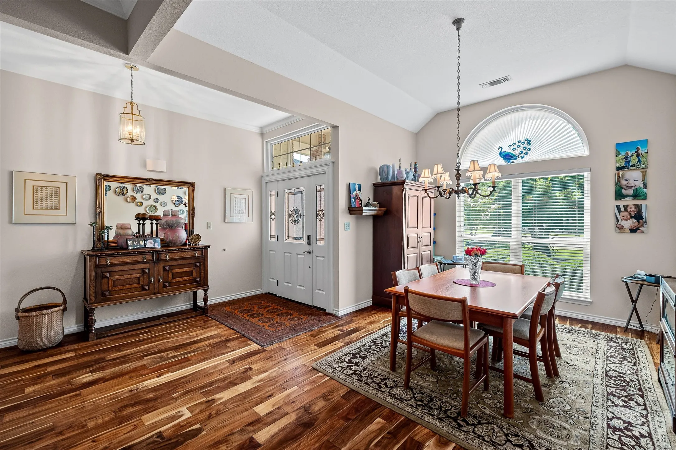 Single Family Residence For Sale in Hood County , 6303 Dulcito Court, Granbury, Texas 76049, 3 Bedrooms, 4 Bathrooms, 3 Garage spaces, 2,566 Sqft, built in 1994, Price $540,000, mls#21314784, Real Estate Agent in Granbury, Homes For Sale in Hood county, Homes For Sale in Granbury, Realtor in Granbury Texas, Real Estate Brokerage Independent Realty Texas, Luminita Cordes Realtor